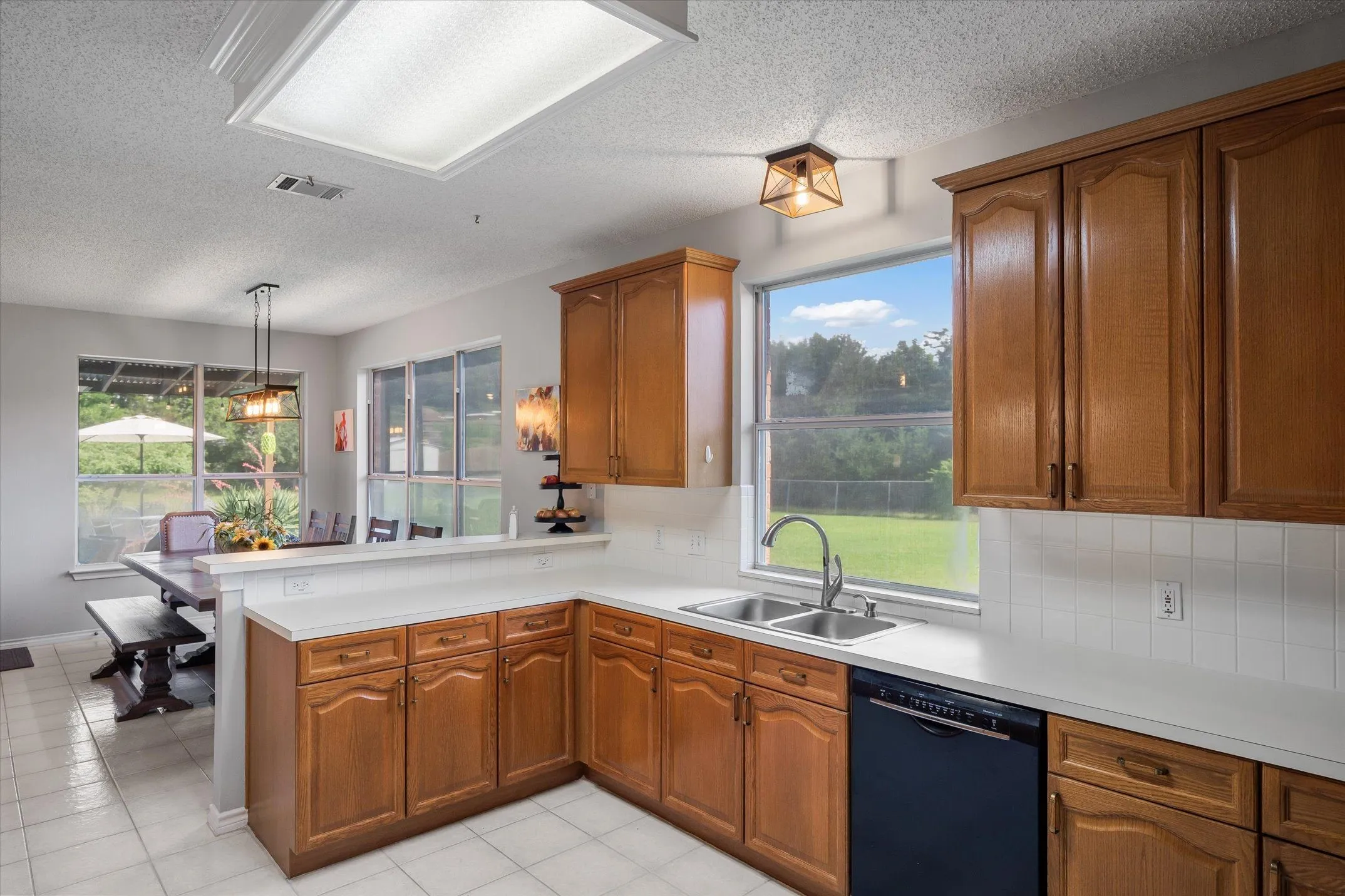 Single Family Residence For Sale in Dallas County , 2113 Blackfoot Trail, Mesquite, Texas 75149, 4 Bedroom, 3 Bathroom, 2 Garage spaces, 2,925 Sqft, built in 1992, mls#21375351, Real Estate Agent in Mesquite, Homes For Sale in Dallas county, Homes For Sale in Mesquite, Realtor in Mesquite Texas, Real Estate Brokerage Independent Realty Texas, Luminita Cordes Realtor