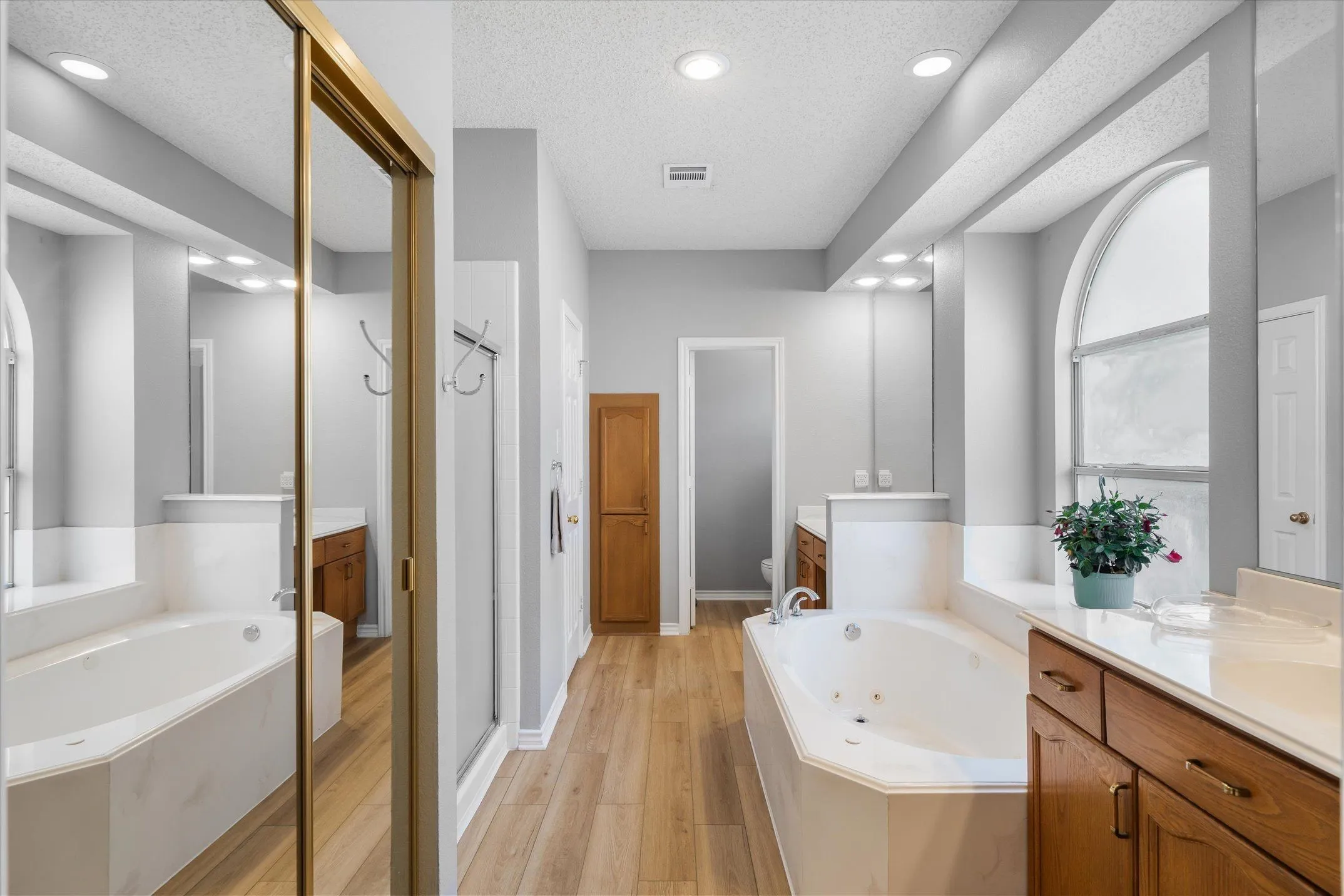 Single Family Residence For Sale in Dallas County , 2113 Blackfoot Trail, Mesquite, Texas 75149, 4 Bedroom, 3 Bathroom, 2 Garage spaces, 2,925 Sqft, built in 1992, mls#21375351, Real Estate Agent in Mesquite, Homes For Sale in Dallas county, Homes For Sale in Mesquite, Realtor in Mesquite Texas, Real Estate Brokerage Independent Realty Texas, Luminita Cordes Realtor
