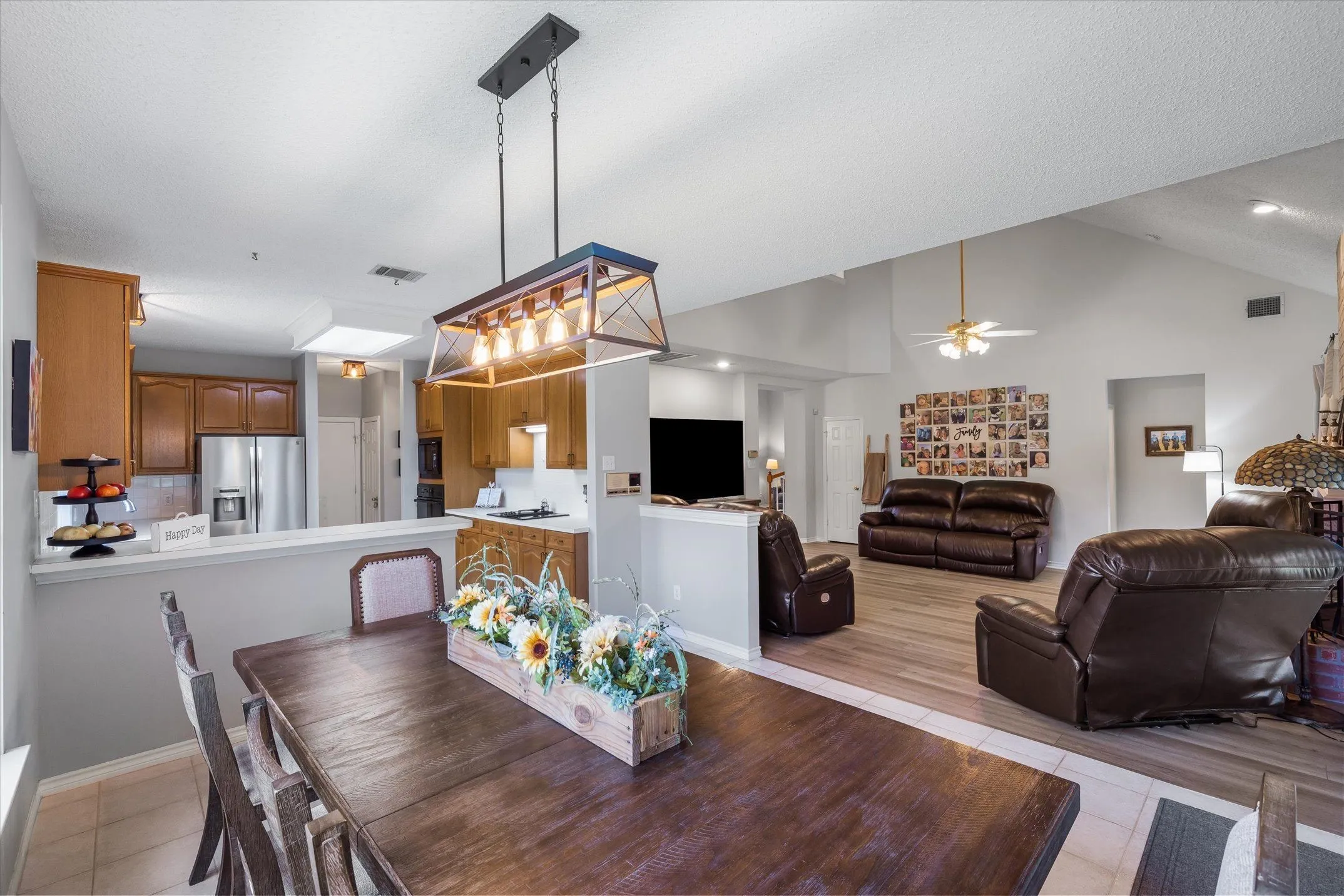 Single Family Residence For Sale in Dallas County , 2113 Blackfoot Trail, Mesquite, Texas 75149, 4 Bedroom, 3 Bathroom, 2 Garage spaces, 2,925 Sqft, built in 1992, mls#21375351, Real Estate Agent in Mesquite, Homes For Sale in Dallas county, Homes For Sale in Mesquite, Realtor in Mesquite Texas, Real Estate Brokerage Independent Realty Texas, Luminita Cordes Realtor