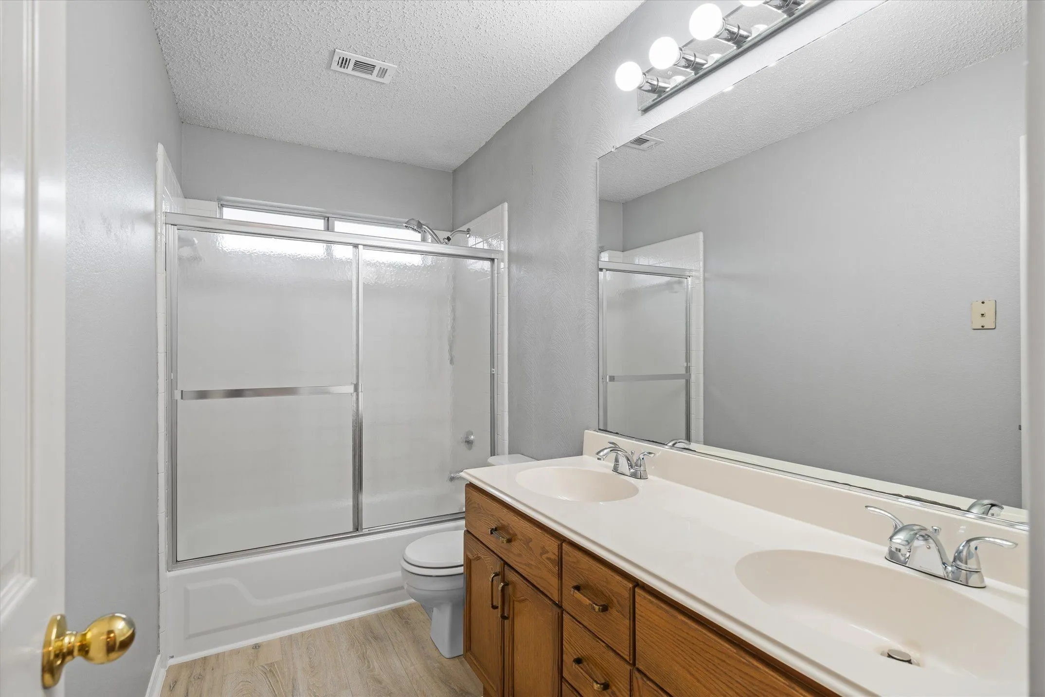Single Family Residence For Sale in Dallas County , 2113 Blackfoot Trail, Mesquite, Texas 75149, 4 Bedroom, 3 Bathroom, 2 Garage spaces, 2,925 Sqft, built in 1992, mls#21375351, Real Estate Agent in Mesquite, Homes For Sale in Dallas county, Homes For Sale in Mesquite, Realtor in Mesquite Texas, Real Estate Brokerage Independent Realty Texas, Luminita Cordes Realtor