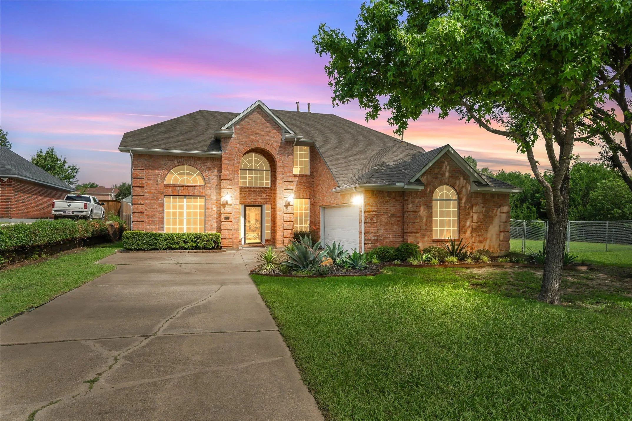 Single Family Residence For Sale in Dallas County , 2113 Blackfoot Trail, Mesquite, Texas 75149, 4 Bedroom, 3 Bathroom, 2 Garage spaces, 2,925 Sqft, built in 1992, mls#21375351, Real Estate Agent in Mesquite, Homes For Sale in Dallas county, Homes For Sale in Mesquite, Realtor in Mesquite Texas, Real Estate Brokerage Independent Realty Texas, Luminita Cordes Realtor