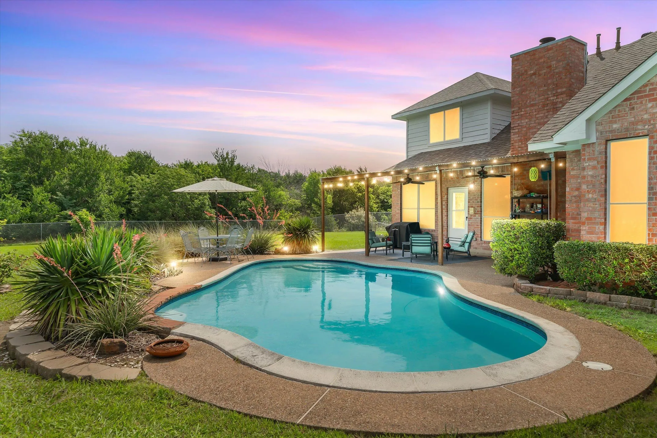 Single Family Residence For Sale in Dallas County , 2113 Blackfoot Trail, Mesquite, Texas 75149, 4 Bedroom, 3 Bathroom, 2 Garage spaces, 2,925 Sqft, built in 1992, mls#21375351, Real Estate Agent in Mesquite, Homes For Sale in Dallas county, Homes For Sale in Mesquite, Realtor in Mesquite Texas, Real Estate Brokerage Independent Realty Texas, Luminita Cordes Realtor