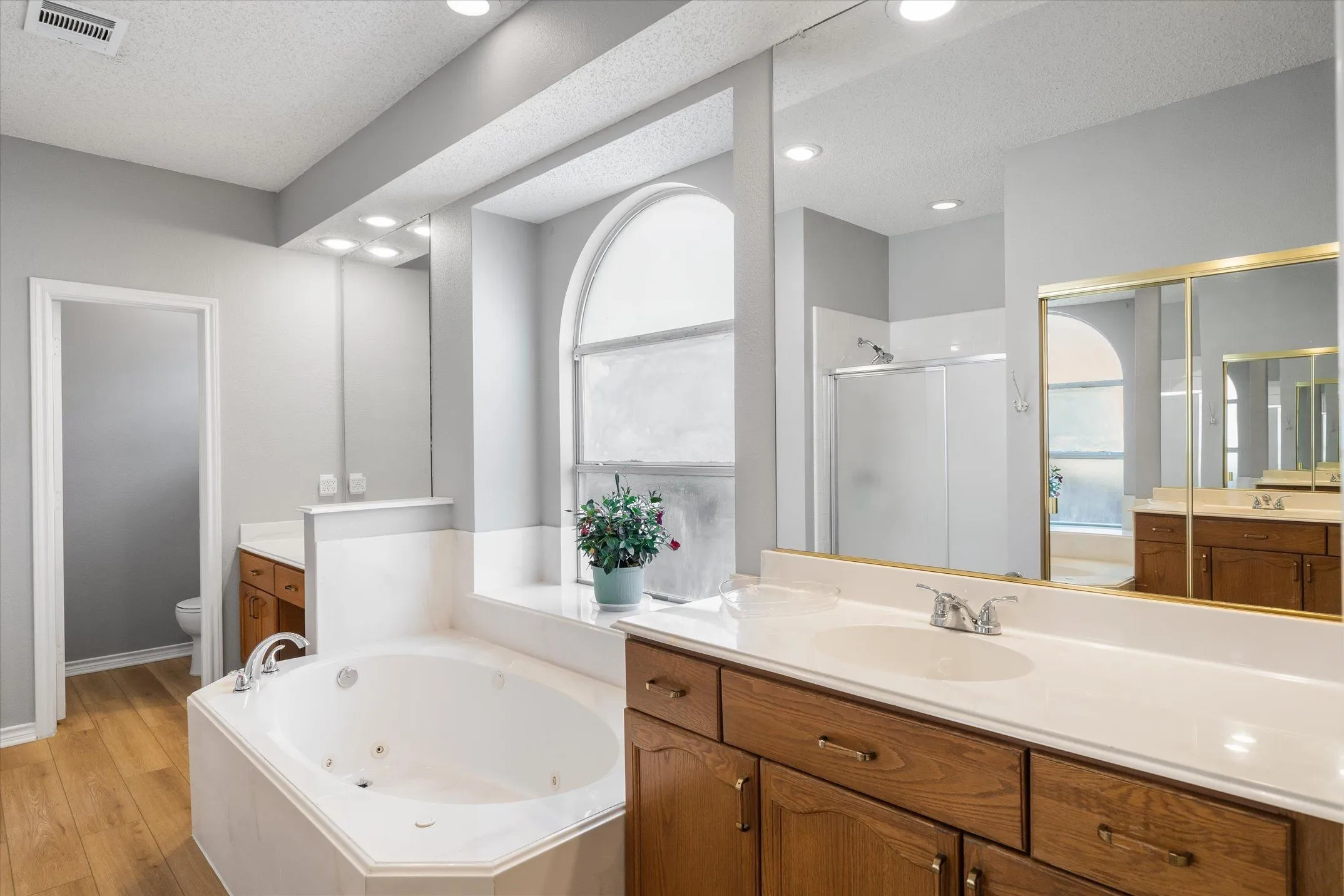 Single Family Residence For Sale in Dallas County , 2113 Blackfoot Trail, Mesquite, Texas 75149, 4 Bedroom, 3 Bathroom, 2 Garage spaces, 2,925 Sqft, built in 1992, mls#21375351, Real Estate Agent in Mesquite, Homes For Sale in Dallas county, Homes For Sale in Mesquite, Realtor in Mesquite Texas, Real Estate Brokerage Independent Realty Texas, Luminita Cordes Realtor