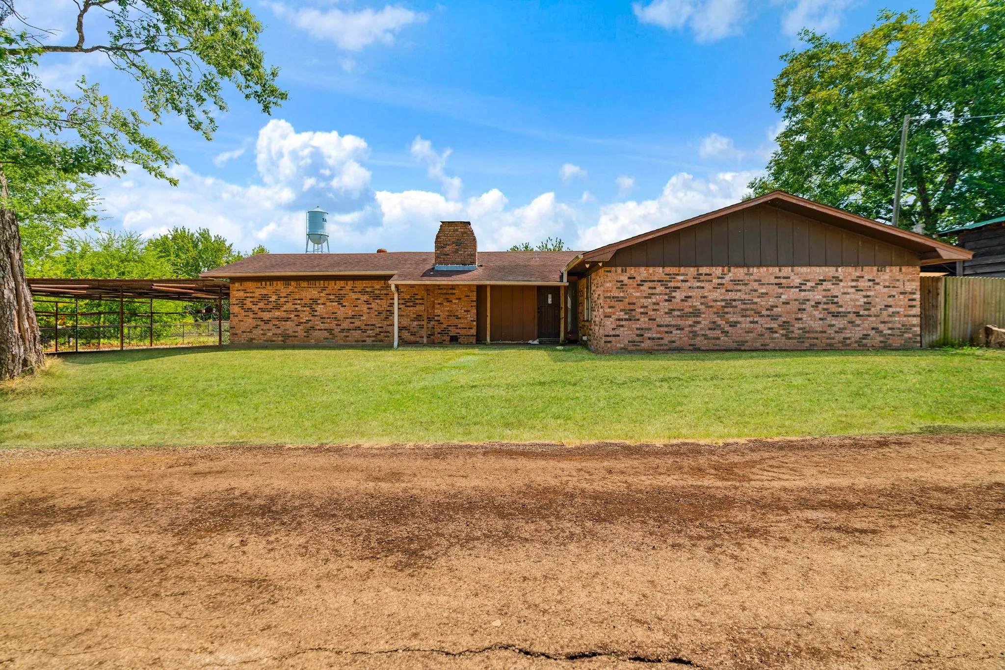 Single Family Residence For Sale in Titus County , 107 Short Street, Talco, Texas 75487, 3 Bedroom, 2 Bathroom, 1 Garage spaces, 1,644 Sqft, built in 1962, mls#21376001, Real Estate Agent in Talco, Homes For Sale in Titus county, Homes For Sale in Talco, Realtor in Talco Texas, Real Estate Brokerage Independent Realty Texas, Luminita Cordes Realtor
