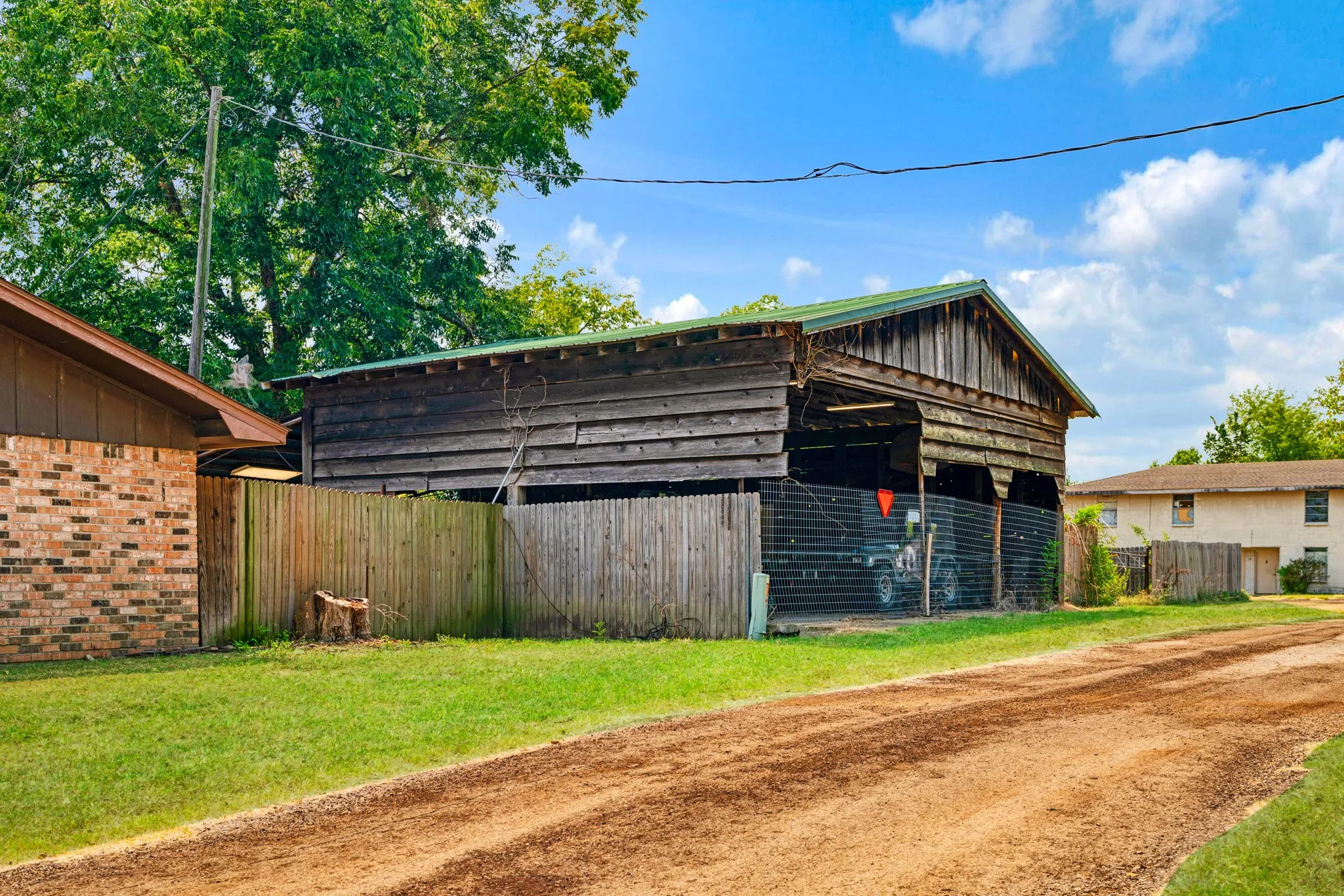 Single Family Residence For Sale in Titus County , 107 Short Street, Talco, Texas 75487, 3 Bedroom, 2 Bathroom, 1 Garage spaces, 1,644 Sqft, built in 1962, mls#21376001, Real Estate Agent in Talco, Homes For Sale in Titus county, Homes For Sale in Talco, Realtor in Talco Texas, Real Estate Brokerage Independent Realty Texas, Luminita Cordes Realtor