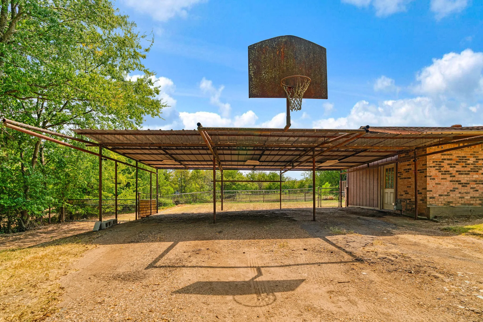 Single Family Residence For Sale in Titus County , 107 Short Street, Talco, Texas 75487, 3 Bedroom, 2 Bathroom, 1 Garage spaces, 1,644 Sqft, built in 1962, mls#21376001, Real Estate Agent in Talco, Homes For Sale in Titus county, Homes For Sale in Talco, Realtor in Talco Texas, Real Estate Brokerage Independent Realty Texas, Luminita Cordes Realtor