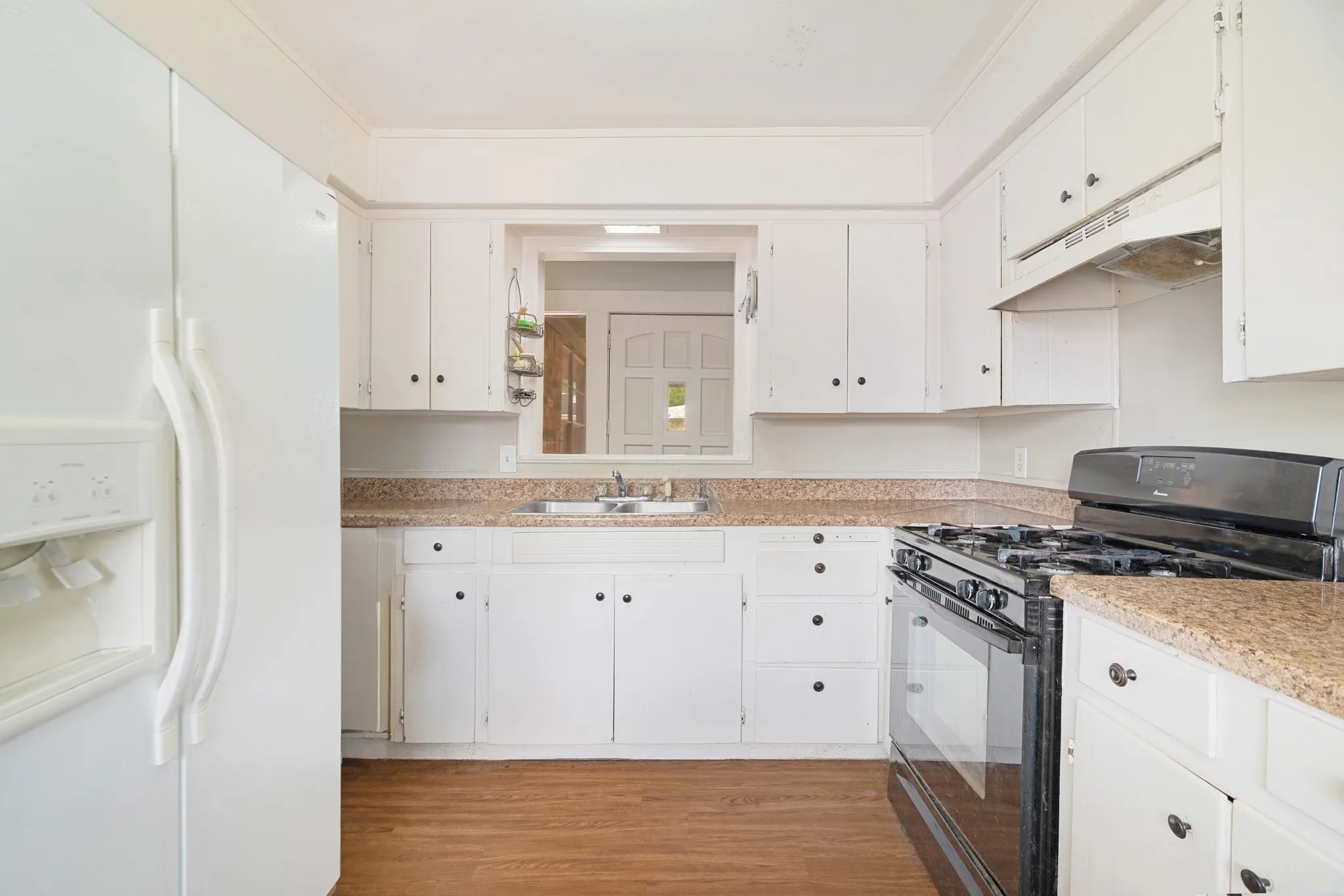 Single Family Residence For Sale in Titus County , 107 Short Street, Talco, Texas 75487, 3 Bedroom, 2 Bathroom, 1 Garage spaces, 1,644 Sqft, built in 1962, mls#21376001, Real Estate Agent in Talco, Homes For Sale in Titus county, Homes For Sale in Talco, Realtor in Talco Texas, Real Estate Brokerage Independent Realty Texas, Luminita Cordes Realtor