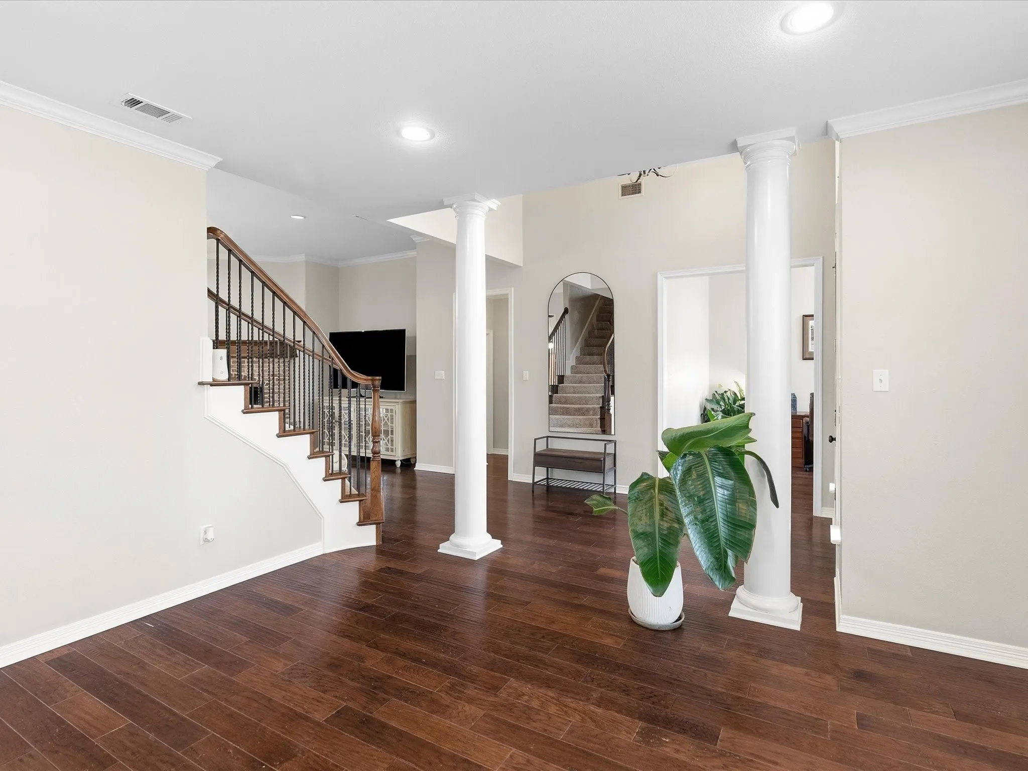 Single Family Residence For Sale in Ellis County , 8630 Glenloch Drive, Red Oak, Texas 75154, 4 Bedroom, 5 Bathroom, 3 Garage spaces, 3,734 Sqft, built in 2003, mls#21359860, Real Estate Agent in Red Oak, Homes For Sale in Ellis county, Homes For Sale in Red Oak, Realtor in Red Oak Texas, Real Estate Brokerage Independent Realty Texas, Luminita Cordes Realtor