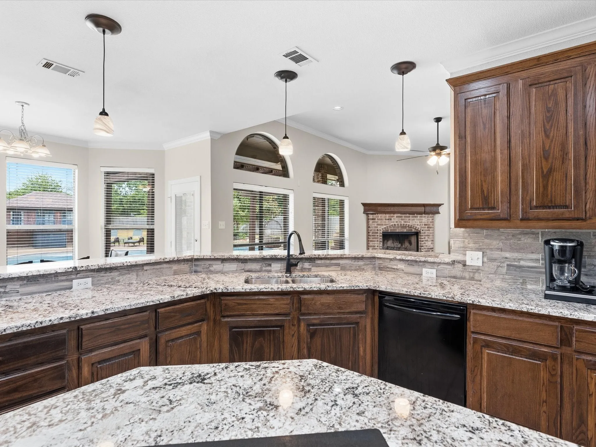 Single Family Residence For Sale in Ellis County , 8630 Glenloch Drive, Red Oak, Texas 75154, 4 Bedroom, 5 Bathroom, 3 Garage spaces, 3,734 Sqft, built in 2003, mls#21359860, Real Estate Agent in Red Oak, Homes For Sale in Ellis county, Homes For Sale in Red Oak, Realtor in Red Oak Texas, Real Estate Brokerage Independent Realty Texas, Luminita Cordes Realtor