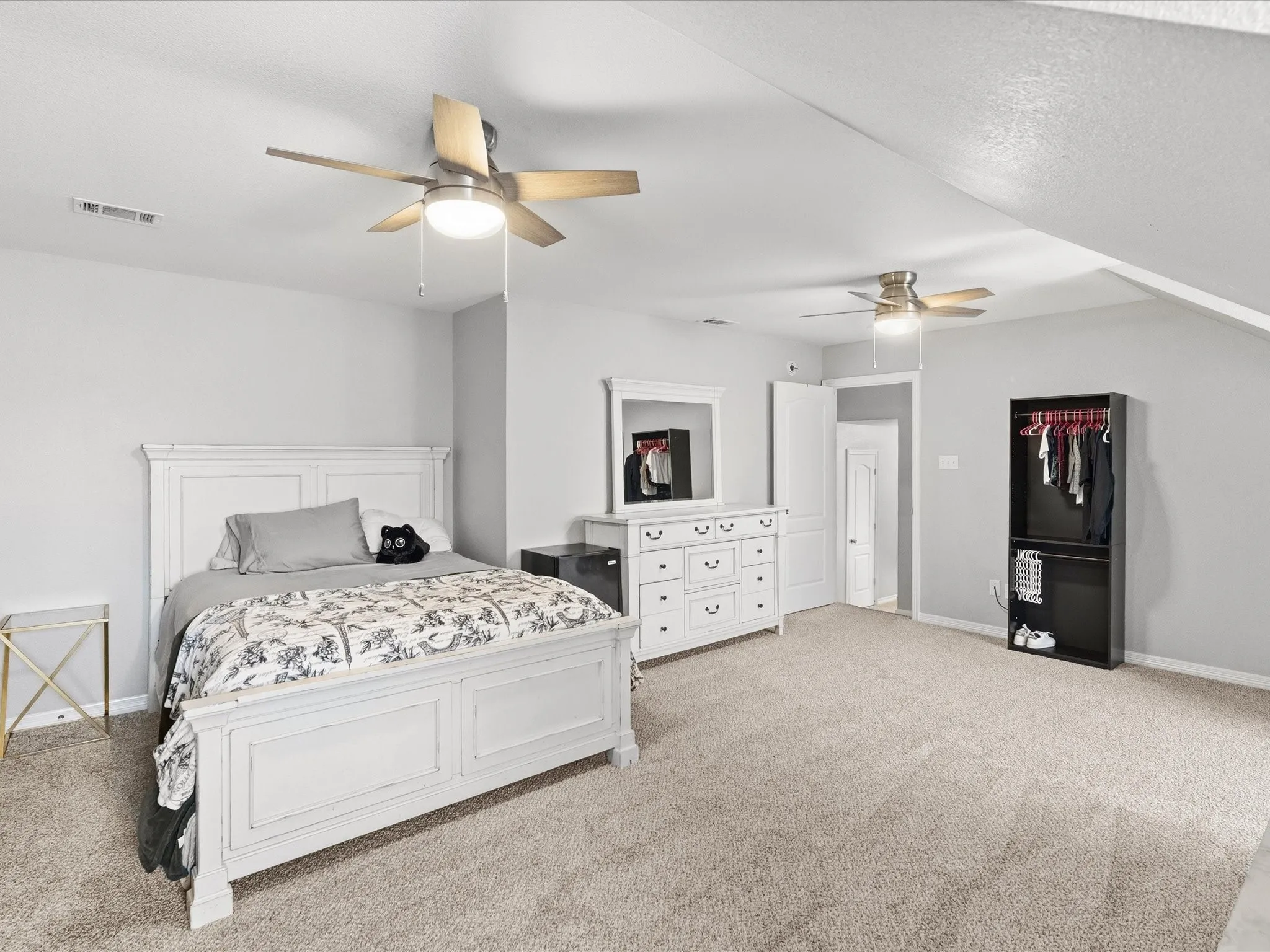Single Family Residence For Sale in Ellis County , 8630 Glenloch Drive, Red Oak, Texas 75154, 4 Bedroom, 5 Bathroom, 3 Garage spaces, 3,734 Sqft, built in 2003, mls#21359860, Real Estate Agent in Red Oak, Homes For Sale in Ellis county, Homes For Sale in Red Oak, Realtor in Red Oak Texas, Real Estate Brokerage Independent Realty Texas, Luminita Cordes Realtor
