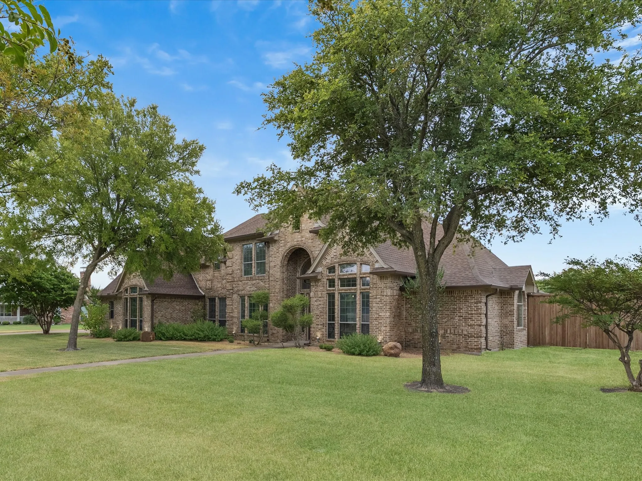Single Family Residence For Sale in Ellis County , 8630 Glenloch Drive, Red Oak, Texas 75154, 4 Bedroom, 5 Bathroom, 3 Garage spaces, 3,734 Sqft, built in 2003, mls#21359860, Real Estate Agent in Red Oak, Homes For Sale in Ellis county, Homes For Sale in Red Oak, Realtor in Red Oak Texas, Real Estate Brokerage Independent Realty Texas, Luminita Cordes Realtor