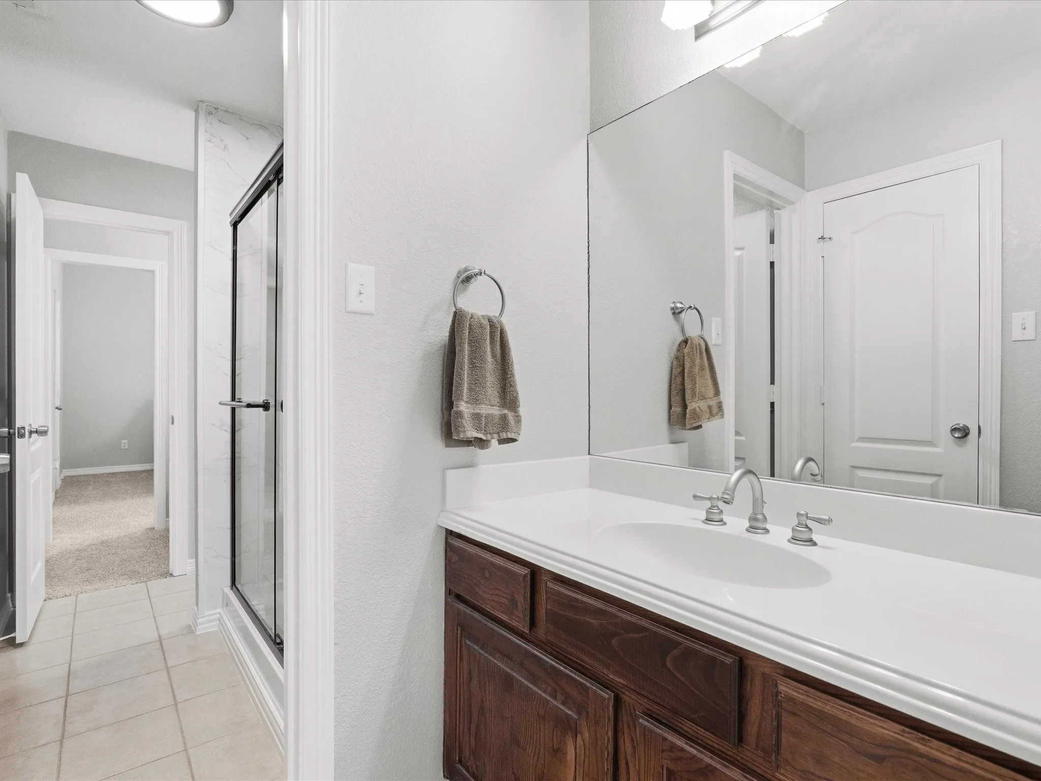 Single Family Residence For Sale in Ellis County , 8630 Glenloch Drive, Red Oak, Texas 75154, 4 Bedroom, 5 Bathroom, 3 Garage spaces, 3,734 Sqft, built in 2003, mls#21359860, Real Estate Agent in Red Oak, Homes For Sale in Ellis county, Homes For Sale in Red Oak, Realtor in Red Oak Texas, Real Estate Brokerage Independent Realty Texas, Luminita Cordes Realtor