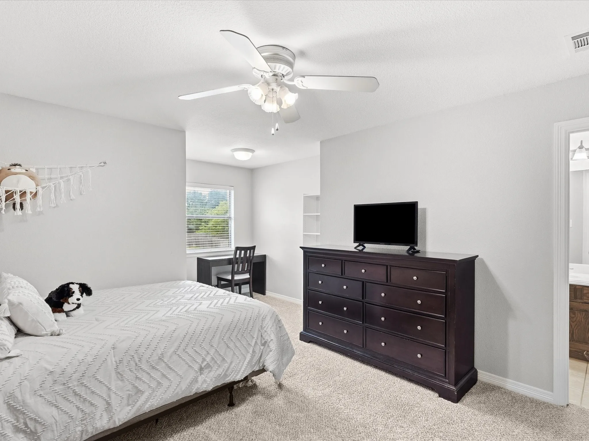 Single Family Residence For Sale in Ellis County , 8630 Glenloch Drive, Red Oak, Texas 75154, 4 Bedroom, 5 Bathroom, 3 Garage spaces, 3,734 Sqft, built in 2003, mls#21359860, Real Estate Agent in Red Oak, Homes For Sale in Ellis county, Homes For Sale in Red Oak, Realtor in Red Oak Texas, Real Estate Brokerage Independent Realty Texas, Luminita Cordes Realtor