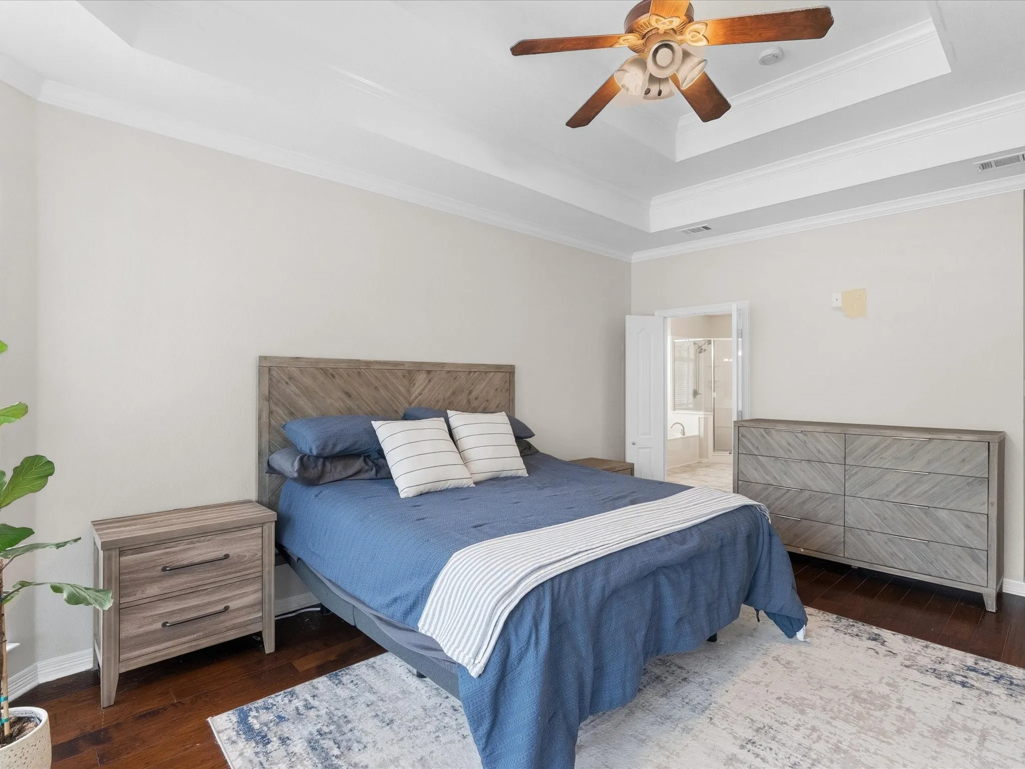 Single Family Residence For Sale in Ellis County , 8630 Glenloch Drive, Red Oak, Texas 75154, 4 Bedroom, 5 Bathroom, 3 Garage spaces, 3,734 Sqft, built in 2003, mls#21359860, Real Estate Agent in Red Oak, Homes For Sale in Ellis county, Homes For Sale in Red Oak, Realtor in Red Oak Texas, Real Estate Brokerage Independent Realty Texas, Luminita Cordes Realtor