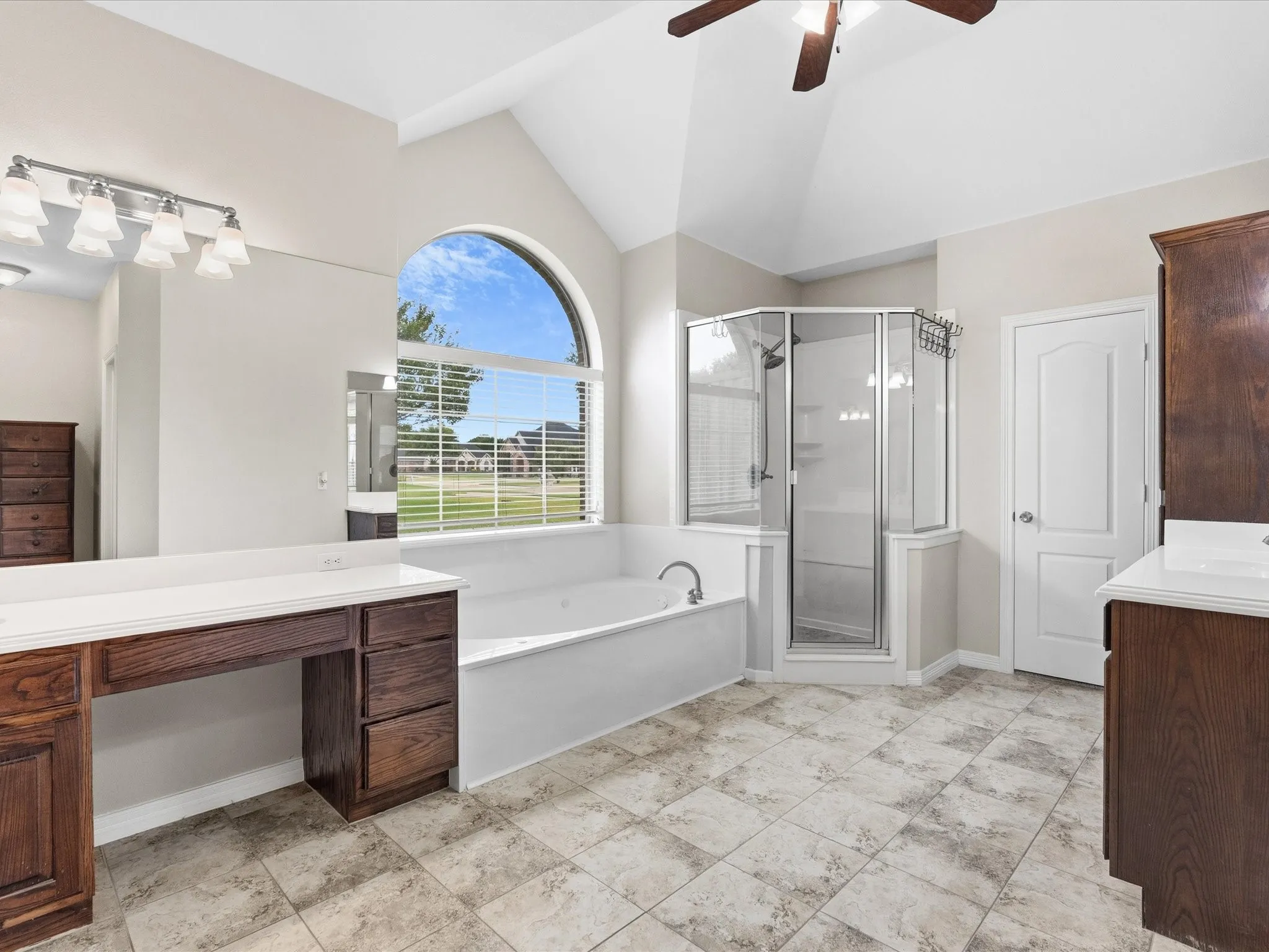 Single Family Residence For Sale in Ellis County , 8630 Glenloch Drive, Red Oak, Texas 75154, 4 Bedroom, 5 Bathroom, 3 Garage spaces, 3,734 Sqft, built in 2003, mls#21359860, Real Estate Agent in Red Oak, Homes For Sale in Ellis county, Homes For Sale in Red Oak, Realtor in Red Oak Texas, Real Estate Brokerage Independent Realty Texas, Luminita Cordes Realtor