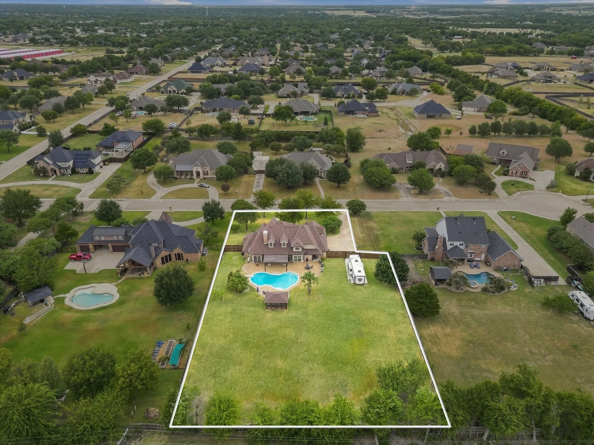 Single Family Residence For Sale in Ellis County , 8630 Glenloch Drive, Red Oak, Texas 75154, 4 Bedroom, 5 Bathroom, 3 Garage spaces, 3,734 Sqft, built in 2003, mls#21359860, Real Estate Agent in Red Oak, Homes For Sale in Ellis county, Homes For Sale in Red Oak, Realtor in Red Oak Texas, Real Estate Brokerage Independent Realty Texas, Luminita Cordes Realtor