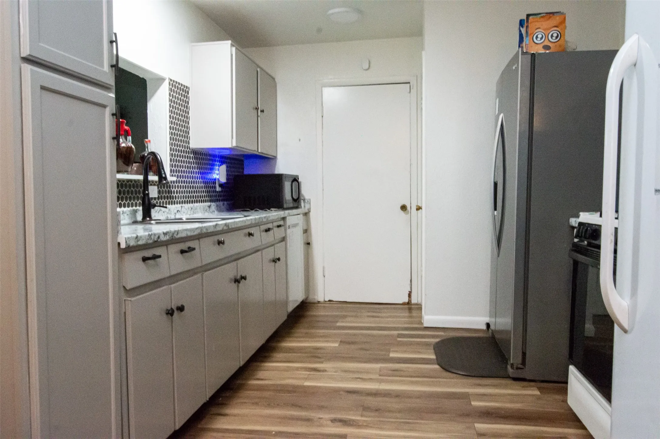 EXTRA VIEW OF KITCHEN