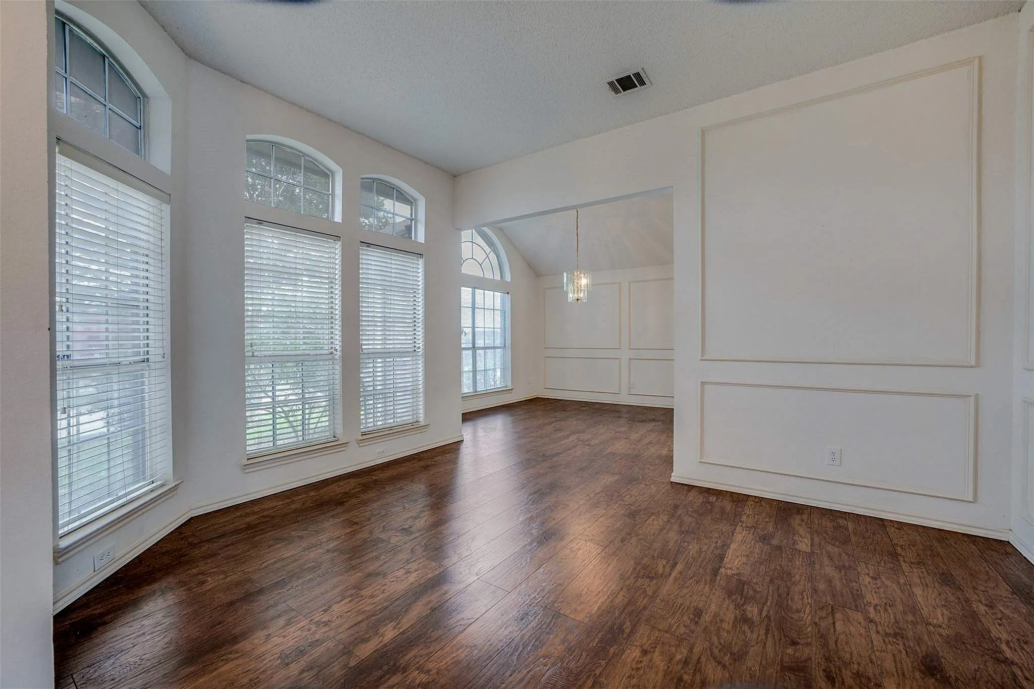 Single Family Residence For Rent in Dallas County , 624 Elm Falls Place, Mesquite, Texas 75181, 4 Bedroom, 2 Bathroom, 2 Garage spaces, 2,444 Sqft, built in 1994, mls#21373390, Real Estate Agent in Mesquite, Homes For Rent in Dallas county, Homes For Rent in Mesquite, Realtor in Mesquite Texas, Real Estate Brokerage Independent Realty Texas, Luminita Cordes Realtor
