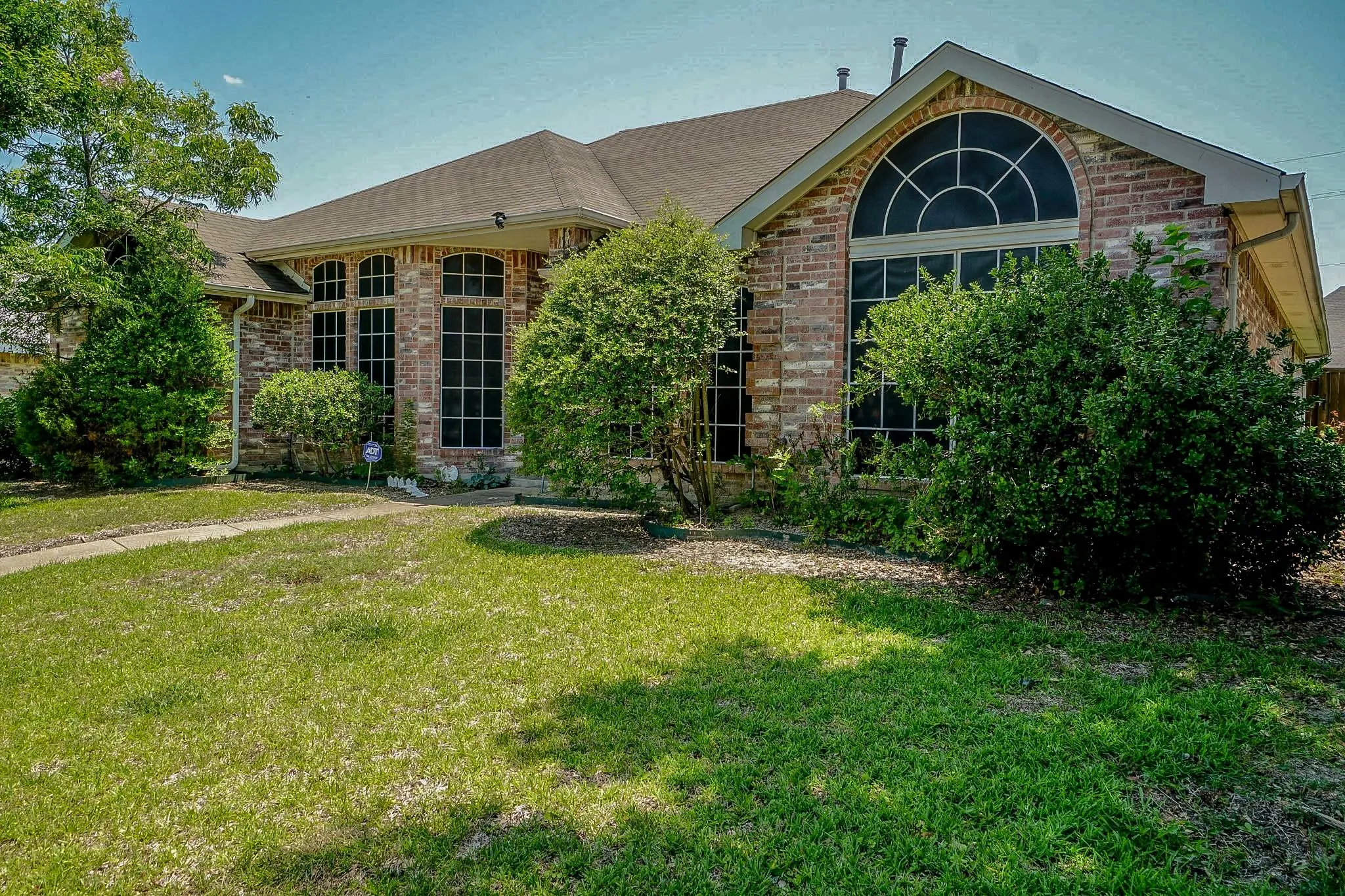 Single Family Residence For Rent in Dallas County , 624 Elm Falls Place, Mesquite, Texas 75181, 4 Bedroom, 2 Bathroom, 2 Garage spaces, 2,444 Sqft, built in 1994, mls#21373390, Real Estate Agent in Mesquite, Homes For Rent in Dallas county, Homes For Rent in Mesquite, Realtor in Mesquite Texas, Real Estate Brokerage Independent Realty Texas, Luminita Cordes Realtor