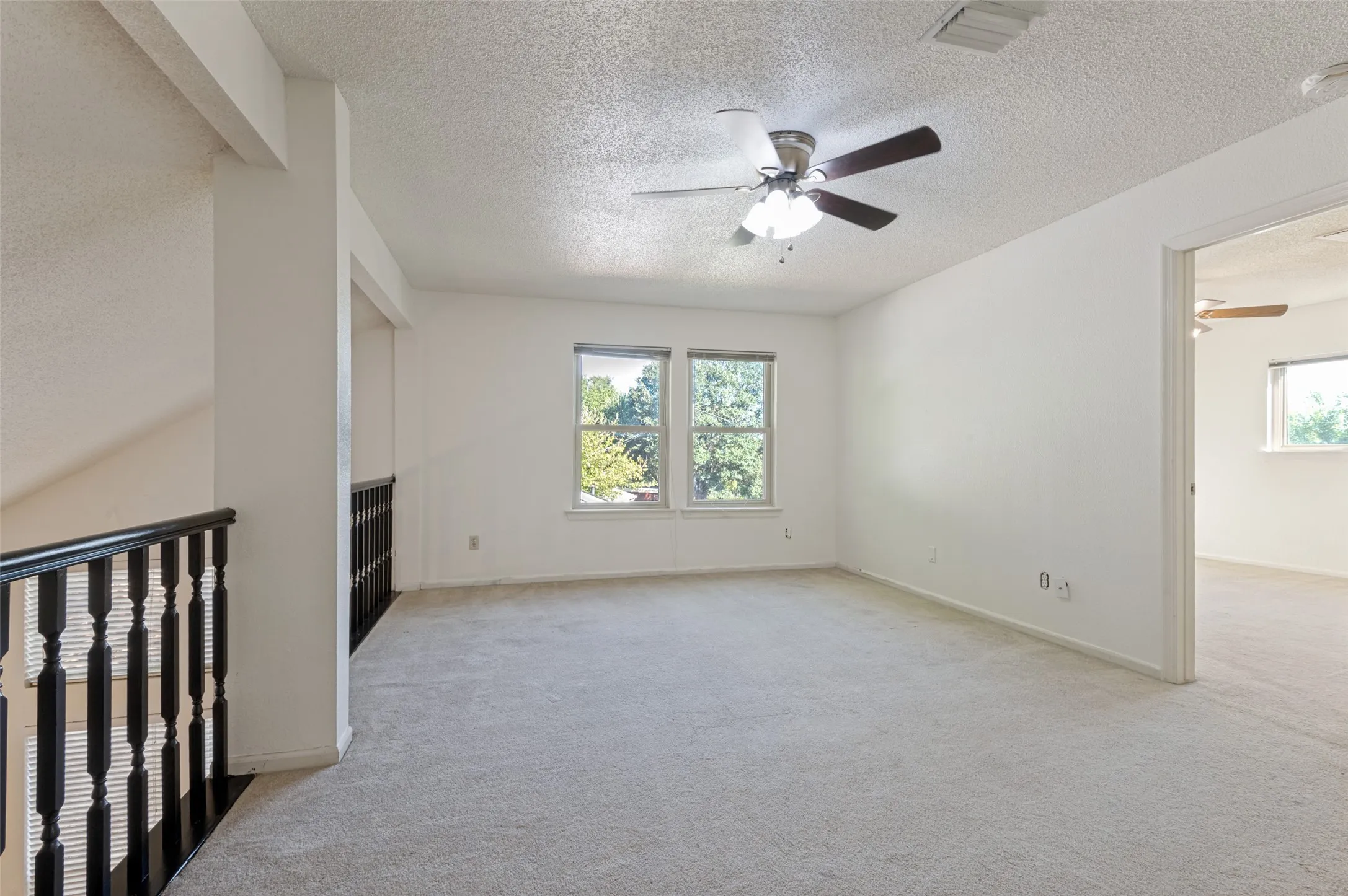 Single Family Residence For Sale in Tarrant County , 617 Valley Spring Drive, Arlington, Texas 76018, 3 Bedroom, 3 Bathroom, 2 Garage spaces, 2,002 Sqft, built in 1986, mls#21287443, Real Estate Agent in Arlington, Homes For Sale in Tarrant county, Homes For Sale in Arlington, Realtor in Arlington Texas, Real Estate Brokerage Independent Realty Texas, Luminita Cordes Realtor