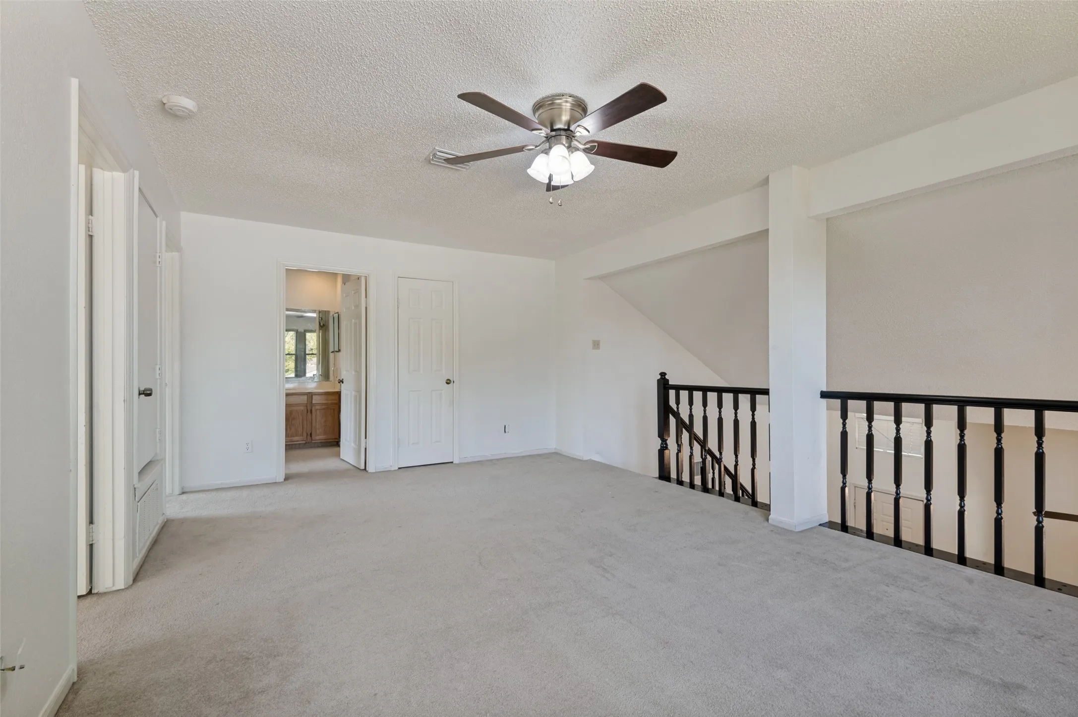 Single Family Residence For Sale in Tarrant County , 617 Valley Spring Drive, Arlington, Texas 76018, 3 Bedroom, 3 Bathroom, 2 Garage spaces, 2,002 Sqft, built in 1986, mls#21287443, Real Estate Agent in Arlington, Homes For Sale in Tarrant county, Homes For Sale in Arlington, Realtor in Arlington Texas, Real Estate Brokerage Independent Realty Texas, Luminita Cordes Realtor
