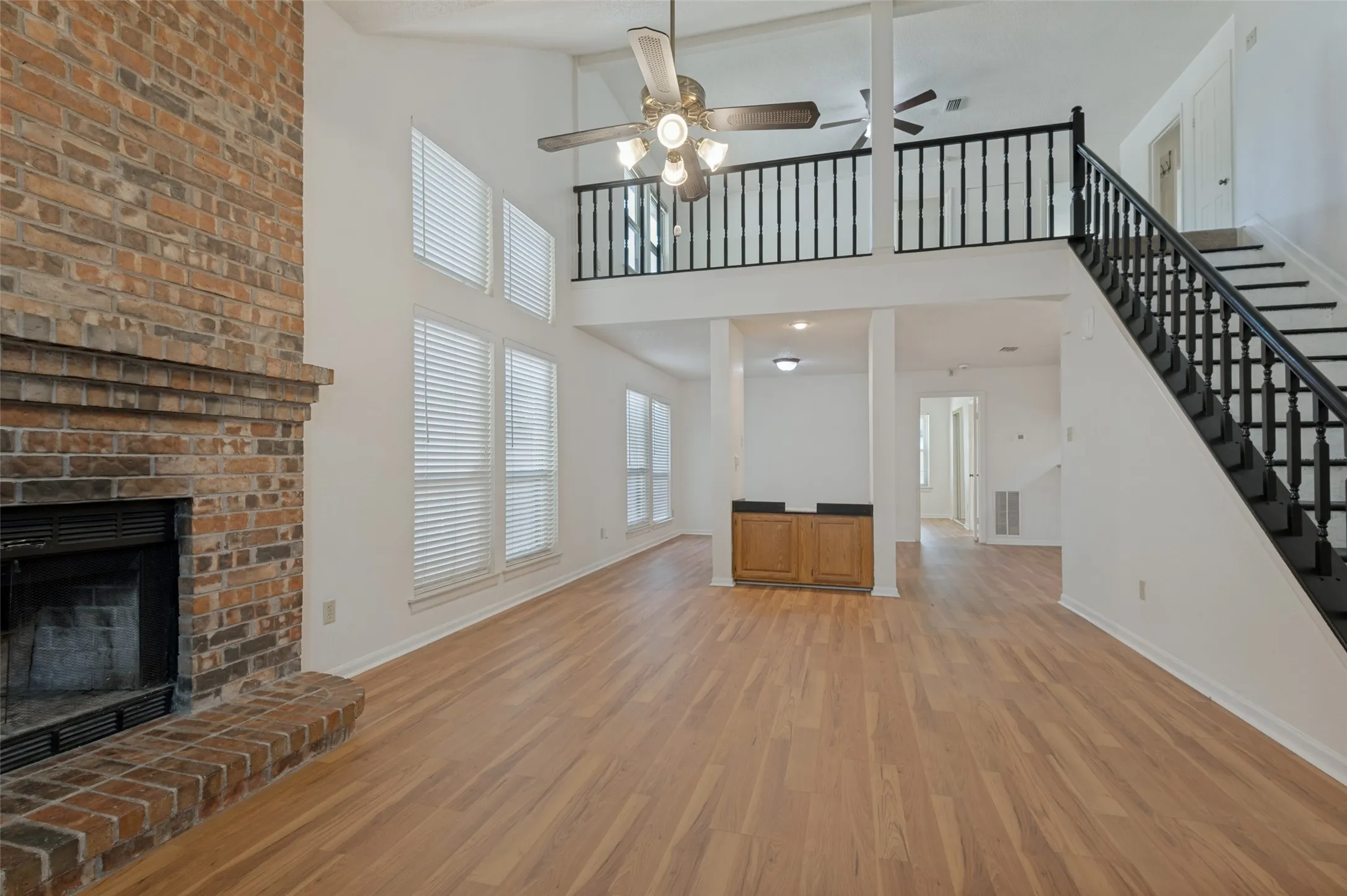 Single Family Residence For Sale in Tarrant County , 617 Valley Spring Drive, Arlington, Texas 76018, 3 Bedroom, 3 Bathroom, 2 Garage spaces, 2,002 Sqft, built in 1986, mls#21287443, Real Estate Agent in Arlington, Homes For Sale in Tarrant county, Homes For Sale in Arlington, Realtor in Arlington Texas, Real Estate Brokerage Independent Realty Texas, Luminita Cordes Realtor