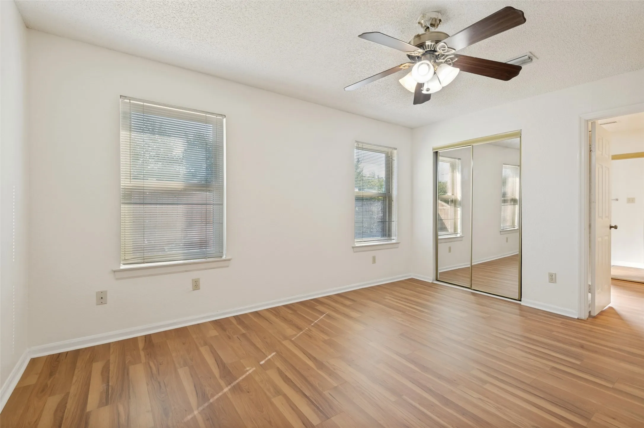 Single Family Residence For Sale in Tarrant County , 617 Valley Spring Drive, Arlington, Texas 76018, 3 Bedroom, 3 Bathroom, 2 Garage spaces, 2,002 Sqft, built in 1986, mls#21287443, Real Estate Agent in Arlington, Homes For Sale in Tarrant county, Homes For Sale in Arlington, Realtor in Arlington Texas, Real Estate Brokerage Independent Realty Texas, Luminita Cordes Realtor