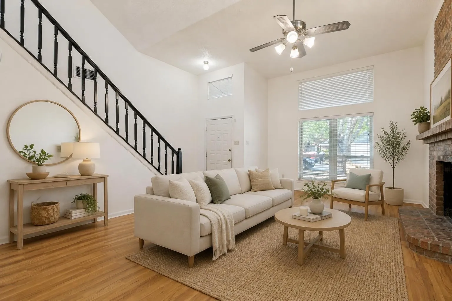 Single Family Residence For Sale in Tarrant County , 617 Valley Spring Drive, Arlington, Texas 76018, 3 Bedroom, 3 Bathroom, 2 Garage spaces, 2,002 Sqft, built in 1986, mls#21287443, Real Estate Agent in Arlington, Homes For Sale in Tarrant county, Homes For Sale in Arlington, Realtor in Arlington Texas, Real Estate Brokerage Independent Realty Texas, Luminita Cordes Realtor