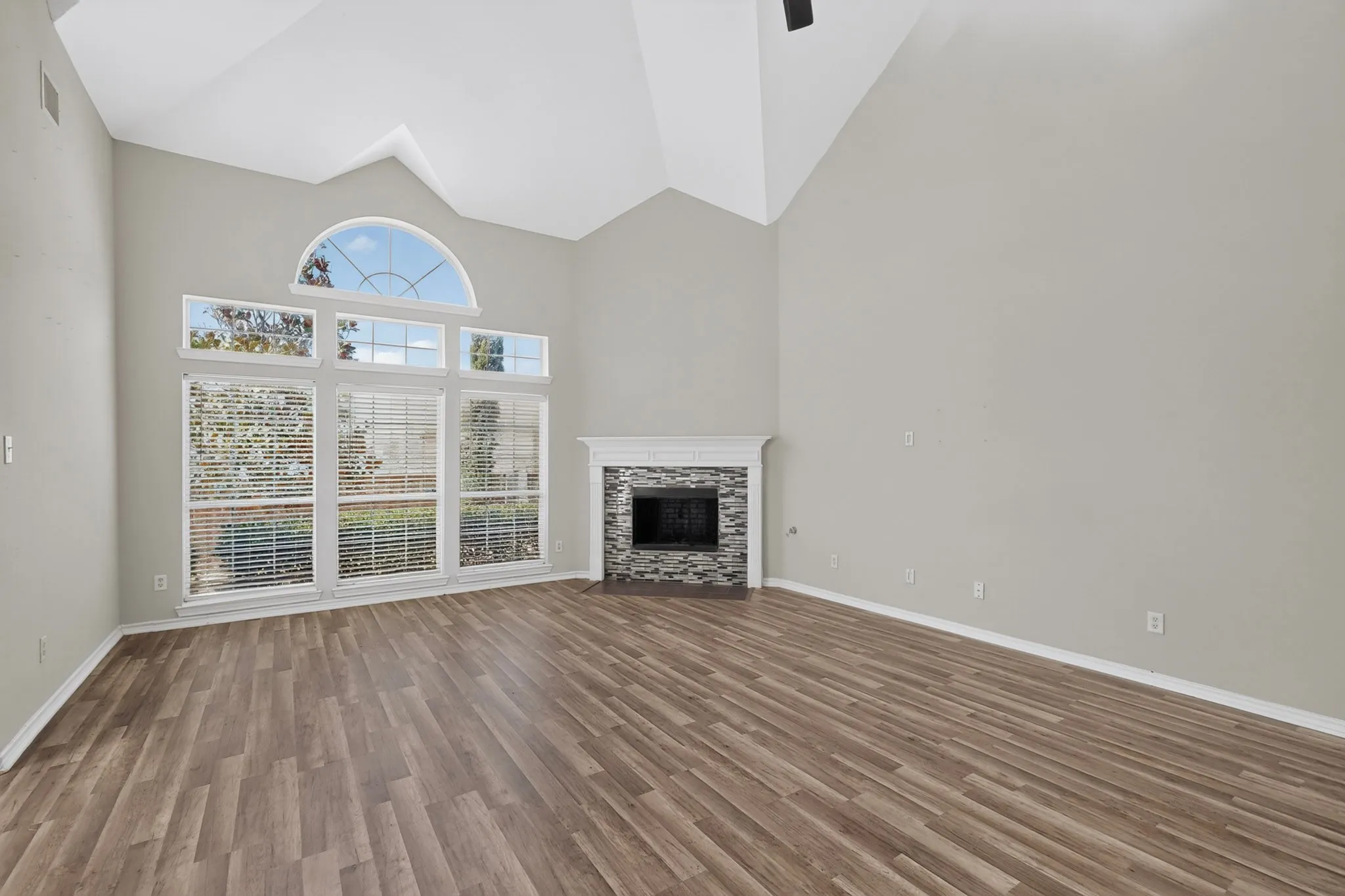 Single Family Residence For Sale in Tarrant County , 8504 Cedar Brush Court, Fort Worth, Texas 76123, 5 Bedroom, 4 Bathroom, 2 Garage spaces, 3,876 Sqft, built in 2006, mls#21371688, Real Estate Agent in Fort Worth, Homes For Sale in Tarrant county, Homes For Sale in Fort Worth, Realtor in Fort Worth Texas, Real Estate Brokerage Independent Realty Texas, Luminita Cordes Realtor