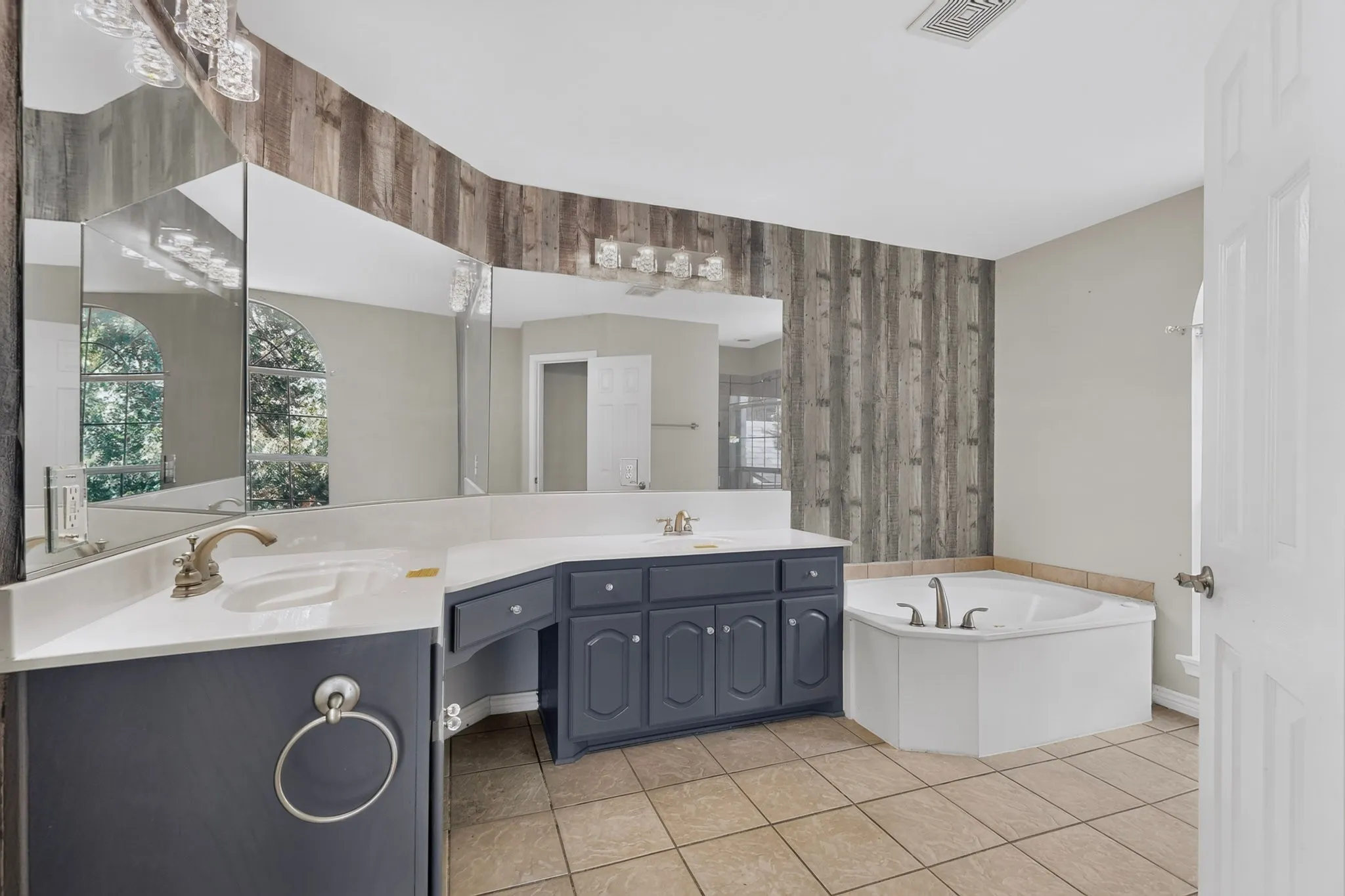 Single Family Residence For Sale in Tarrant County , 8504 Cedar Brush Court, Fort Worth, Texas 76123, 5 Bedroom, 4 Bathroom, 2 Garage spaces, 3,876 Sqft, built in 2006, mls#21371688, Real Estate Agent in Fort Worth, Homes For Sale in Tarrant county, Homes For Sale in Fort Worth, Realtor in Fort Worth Texas, Real Estate Brokerage Independent Realty Texas, Luminita Cordes Realtor