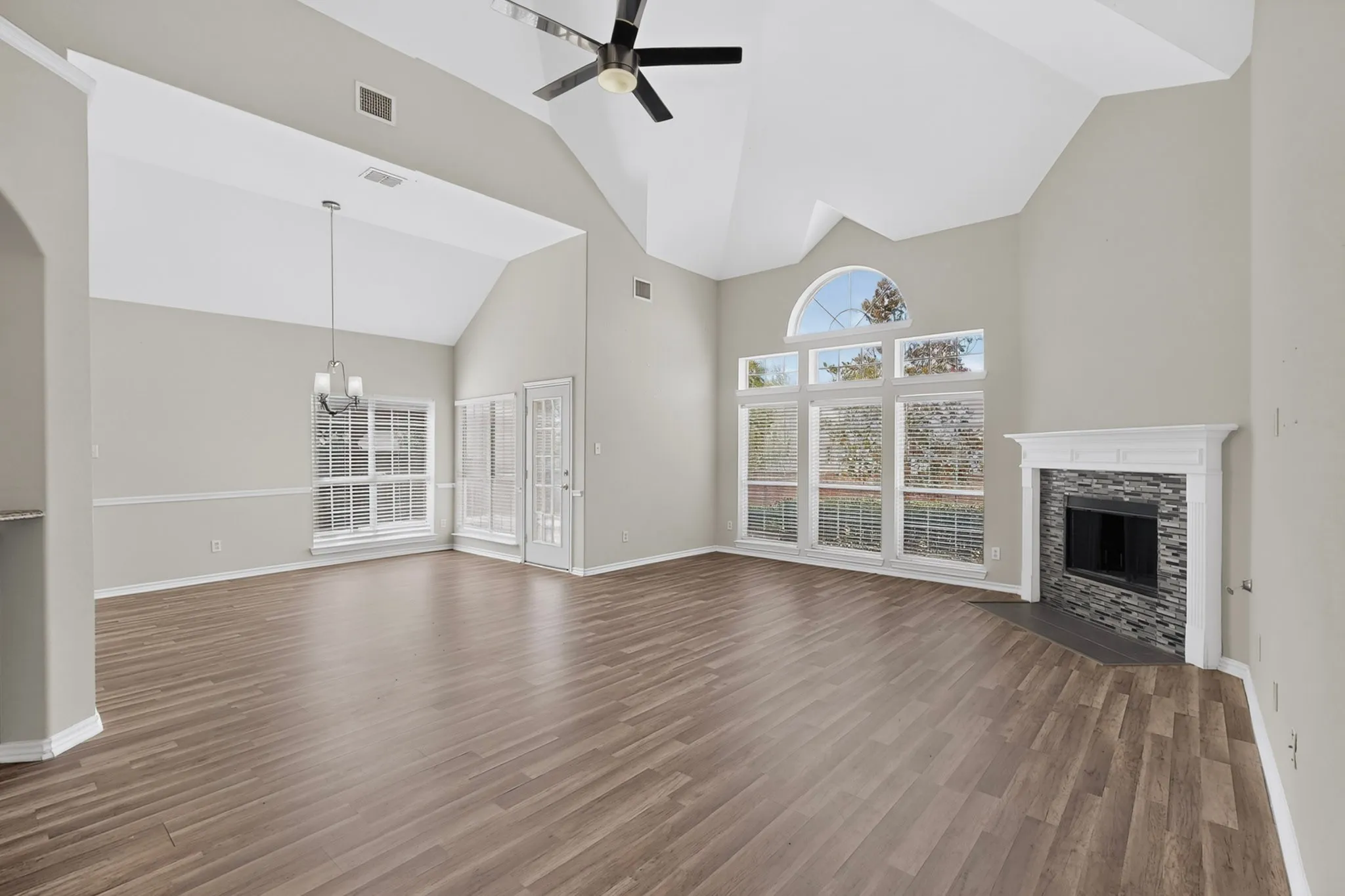 Single Family Residence For Sale in Tarrant County , 8504 Cedar Brush Court, Fort Worth, Texas 76123, 5 Bedroom, 4 Bathroom, 2 Garage spaces, 3,876 Sqft, built in 2006, mls#21371688, Real Estate Agent in Fort Worth, Homes For Sale in Tarrant county, Homes For Sale in Fort Worth, Realtor in Fort Worth Texas, Real Estate Brokerage Independent Realty Texas, Luminita Cordes Realtor