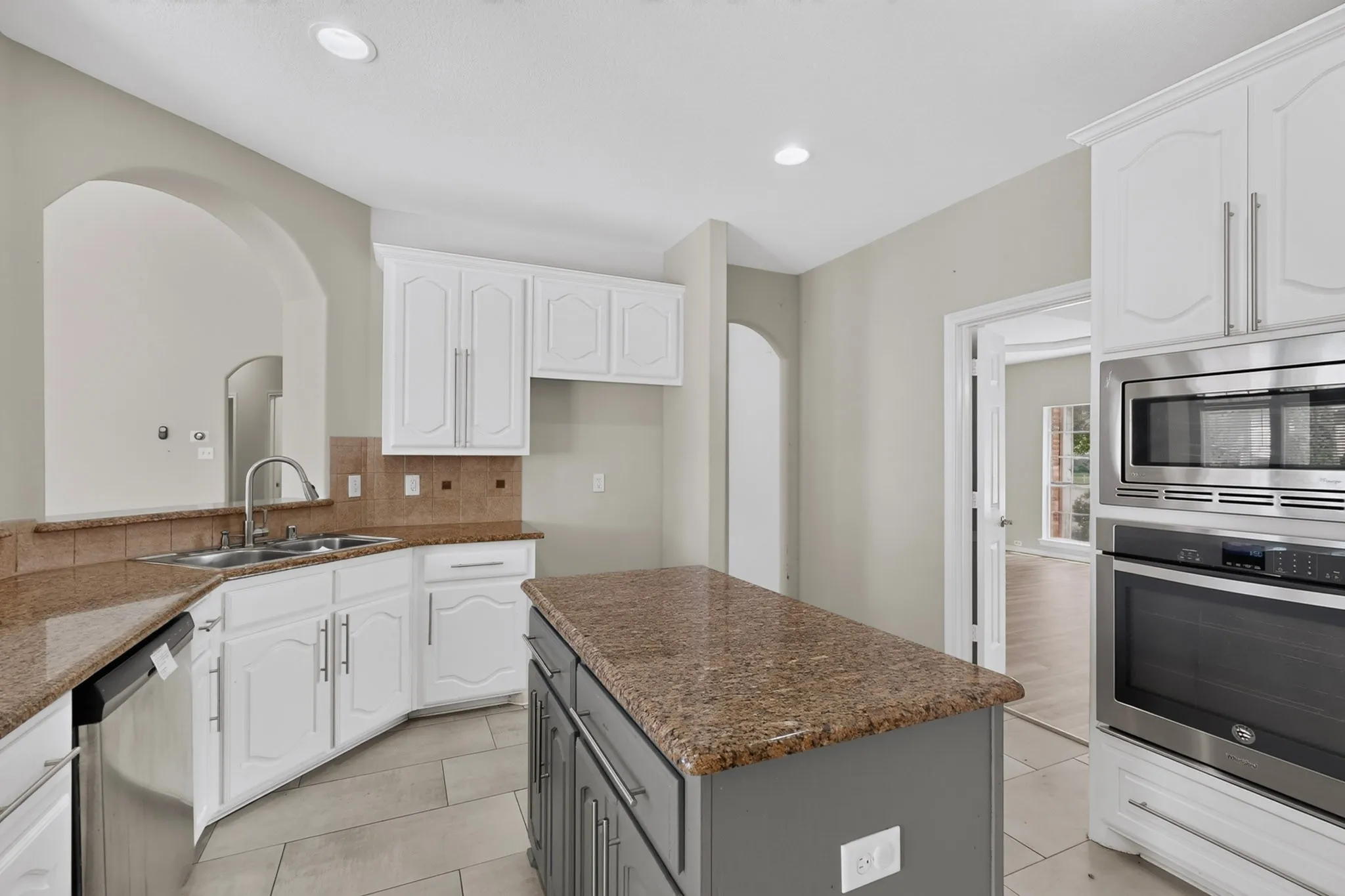 Single Family Residence For Sale in Tarrant County , 8504 Cedar Brush Court, Fort Worth, Texas 76123, 5 Bedroom, 4 Bathroom, 2 Garage spaces, 3,876 Sqft, built in 2006, mls#21371688, Real Estate Agent in Fort Worth, Homes For Sale in Tarrant county, Homes For Sale in Fort Worth, Realtor in Fort Worth Texas, Real Estate Brokerage Independent Realty Texas, Luminita Cordes Realtor