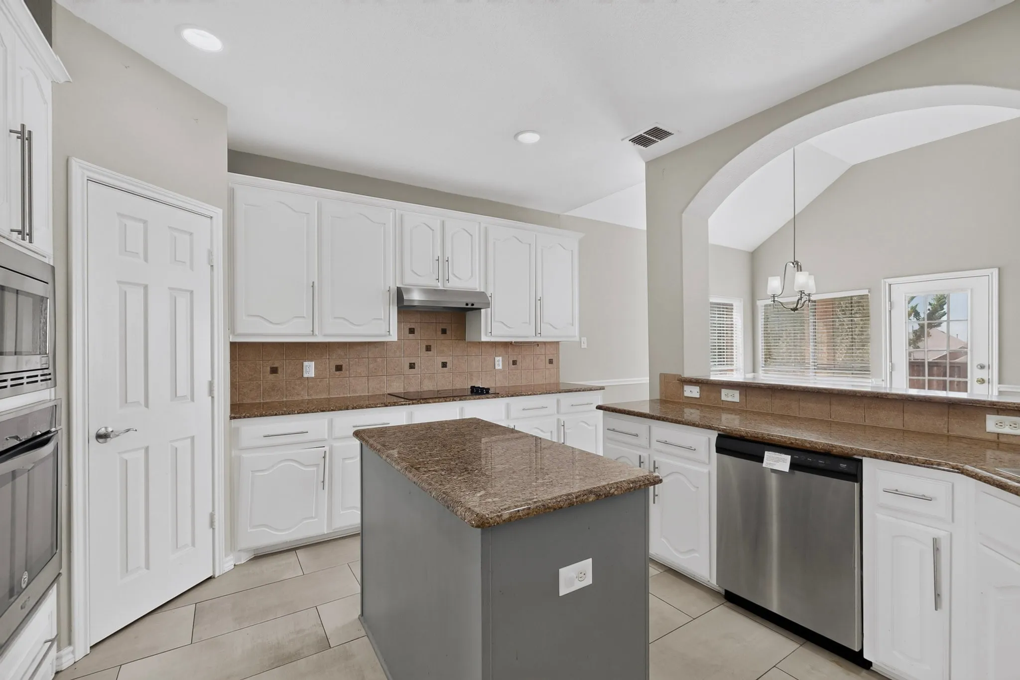 Single Family Residence For Sale in Tarrant County , 8504 Cedar Brush Court, Fort Worth, Texas 76123, 5 Bedroom, 4 Bathroom, 2 Garage spaces, 3,876 Sqft, built in 2006, mls#21371688, Real Estate Agent in Fort Worth, Homes For Sale in Tarrant county, Homes For Sale in Fort Worth, Realtor in Fort Worth Texas, Real Estate Brokerage Independent Realty Texas, Luminita Cordes Realtor