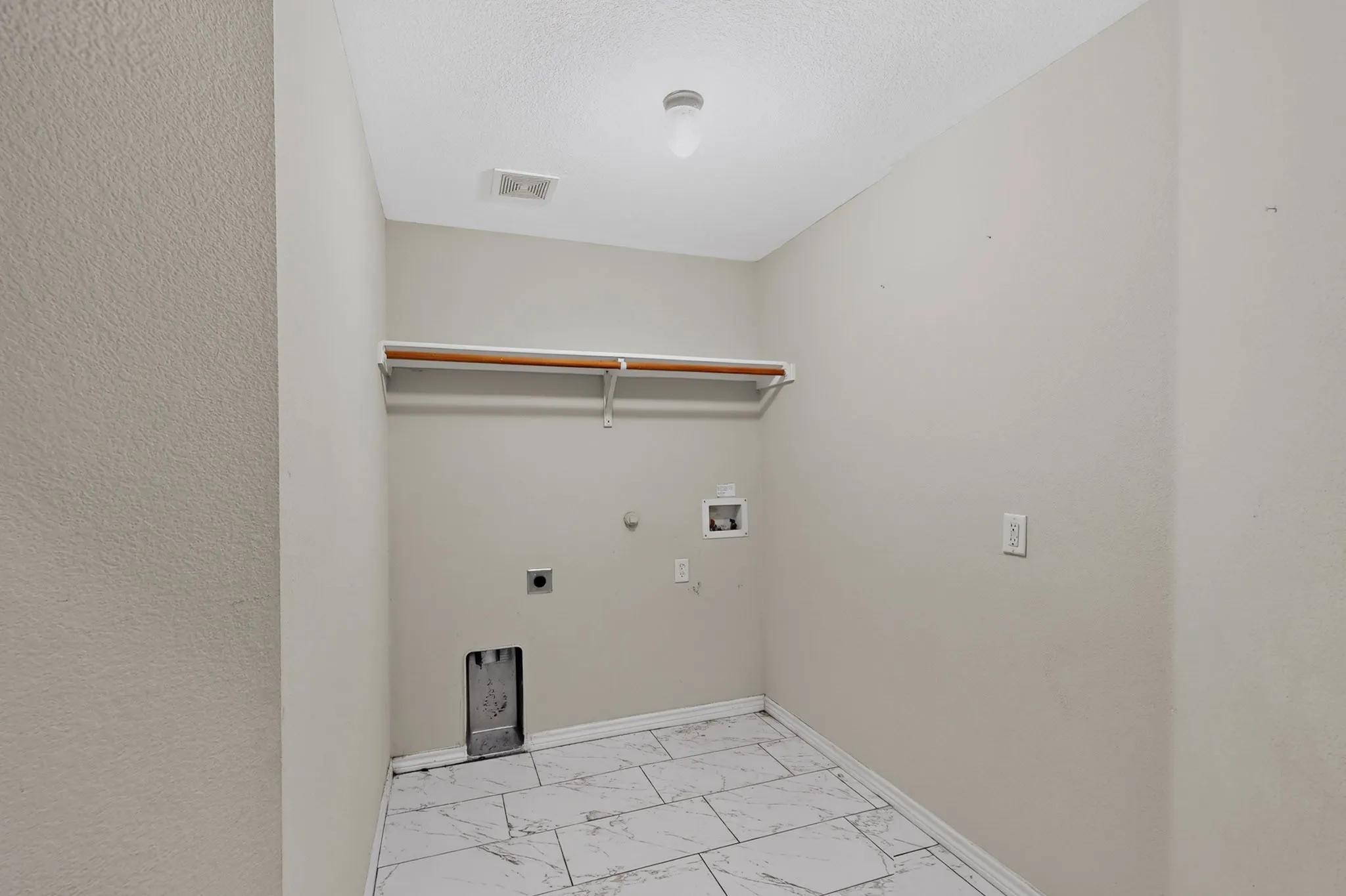 Single Family Residence For Sale in Tarrant County , 8504 Cedar Brush Court, Fort Worth, Texas 76123, 5 Bedroom, 4 Bathroom, 2 Garage spaces, 3,876 Sqft, built in 2006, mls#21371688, Real Estate Agent in Fort Worth, Homes For Sale in Tarrant county, Homes For Sale in Fort Worth, Realtor in Fort Worth Texas, Real Estate Brokerage Independent Realty Texas, Luminita Cordes Realtor