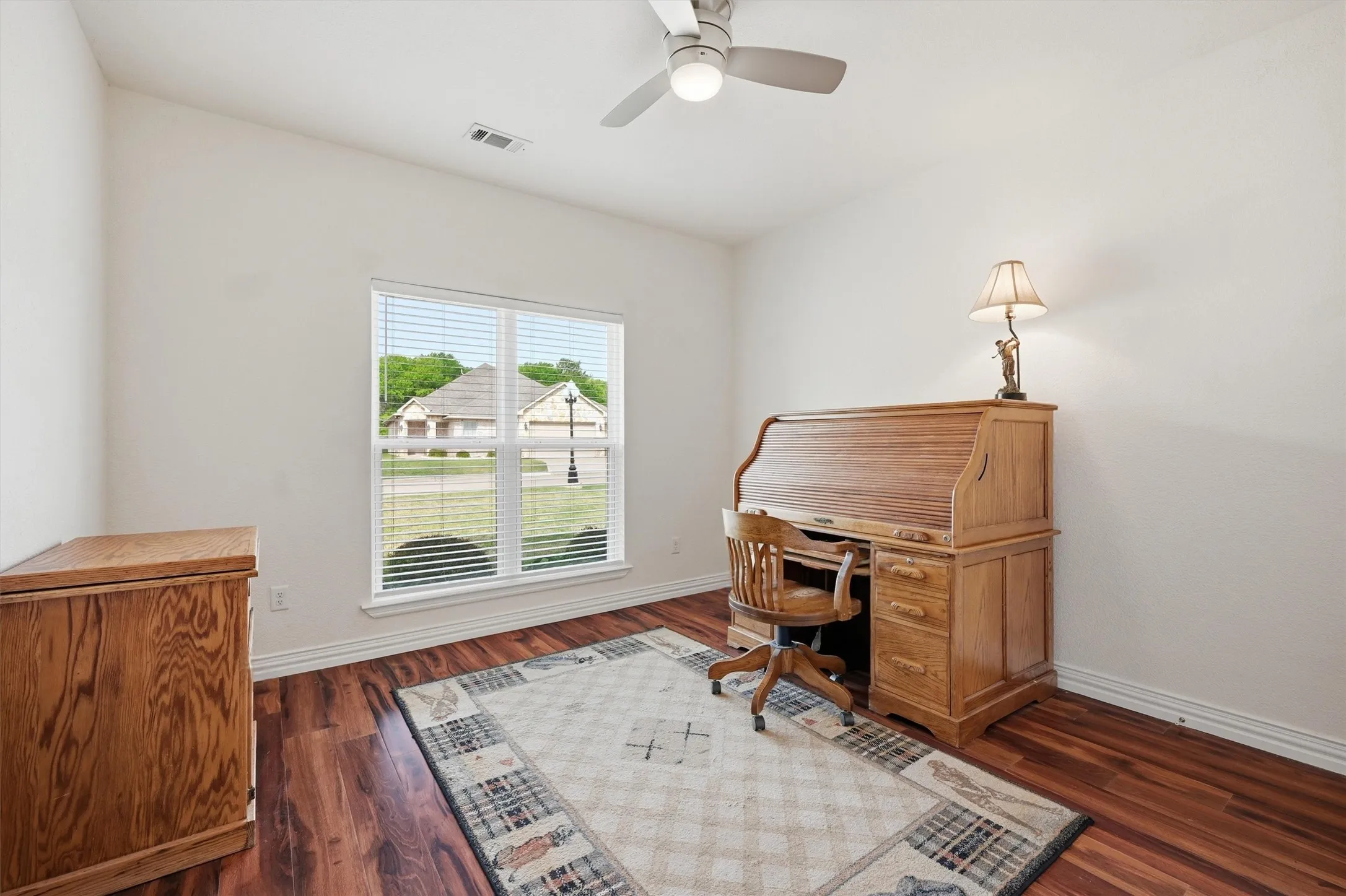 Single Family Residence For Sale in Grayson County , 230 Bent Oak Drive, Pottsboro, Texas 75076, 3 Bedroom, 2 Bathroom, 2 Garage spaces, 2,134 Sqft, built in 2018, mls#21375937, Real Estate Agent in Pottsboro, Homes For Sale in Grayson county, Homes For Sale in Pottsboro, Realtor in Pottsboro Texas, Real Estate Brokerage Independent Realty Texas, Luminita Cordes Realtor