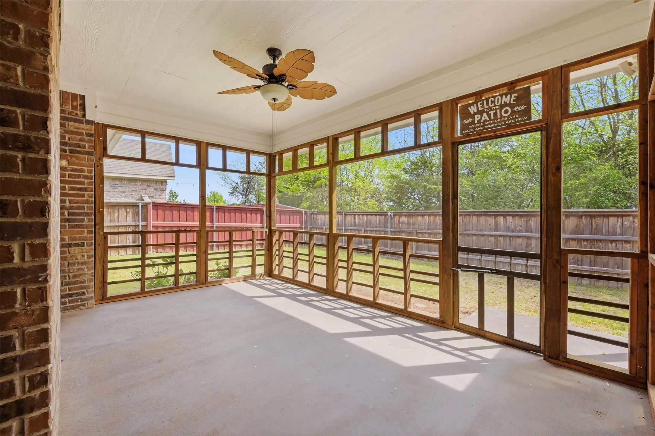Single Family Residence For Sale in Grayson County , 230 Bent Oak Drive, Pottsboro, Texas 75076, 3 Bedroom, 2 Bathroom, 2 Garage spaces, 2,134 Sqft, built in 2018, mls#21375937, Real Estate Agent in Pottsboro, Homes For Sale in Grayson county, Homes For Sale in Pottsboro, Realtor in Pottsboro Texas, Real Estate Brokerage Independent Realty Texas, Luminita Cordes Realtor