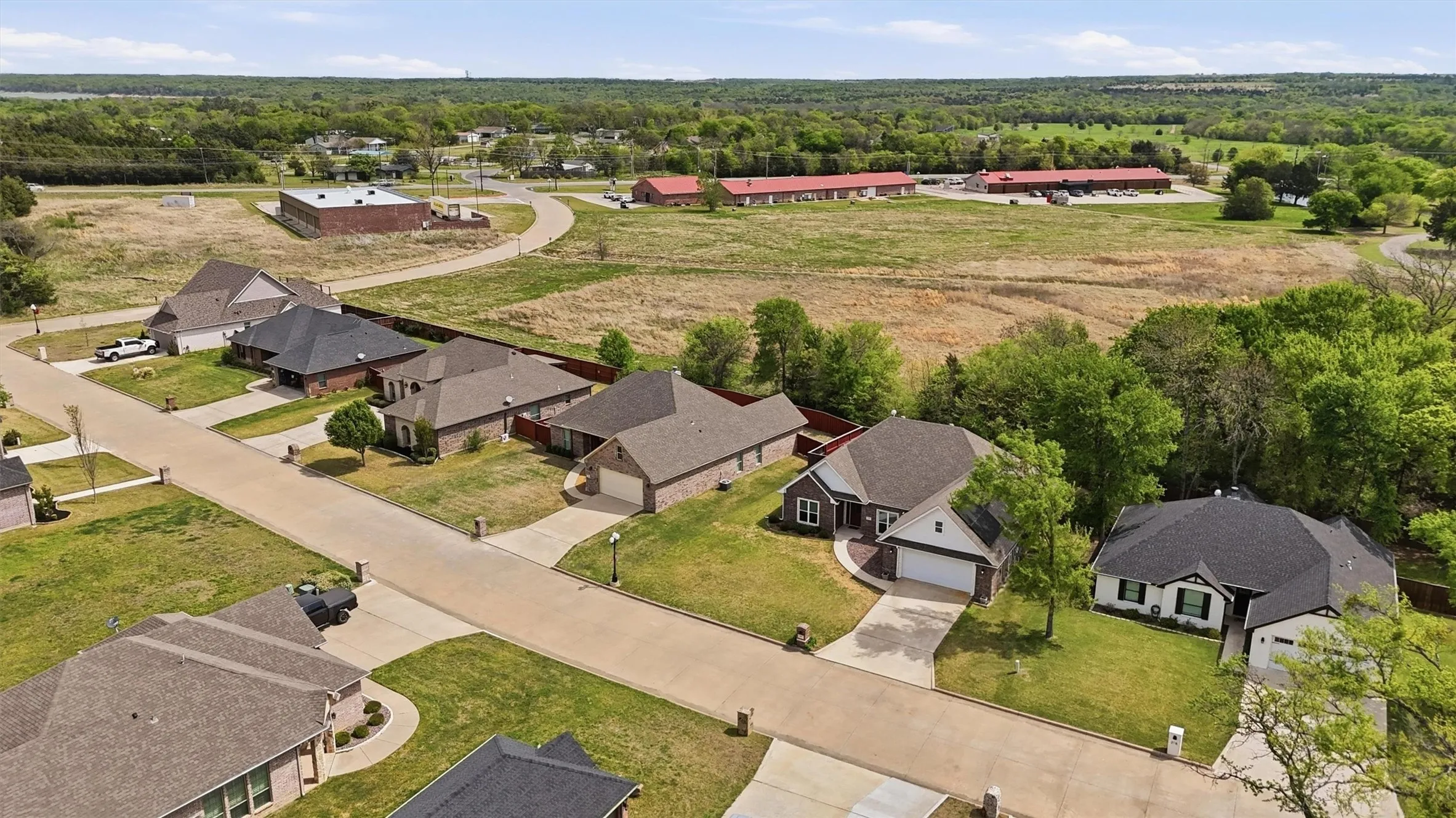 Single Family Residence For Sale in Grayson County , 230 Bent Oak Drive, Pottsboro, Texas 75076, 3 Bedroom, 2 Bathroom, 2 Garage spaces, 2,134 Sqft, built in 2018, mls#21375937, Real Estate Agent in Pottsboro, Homes For Sale in Grayson county, Homes For Sale in Pottsboro, Realtor in Pottsboro Texas, Real Estate Brokerage Independent Realty Texas, Luminita Cordes Realtor