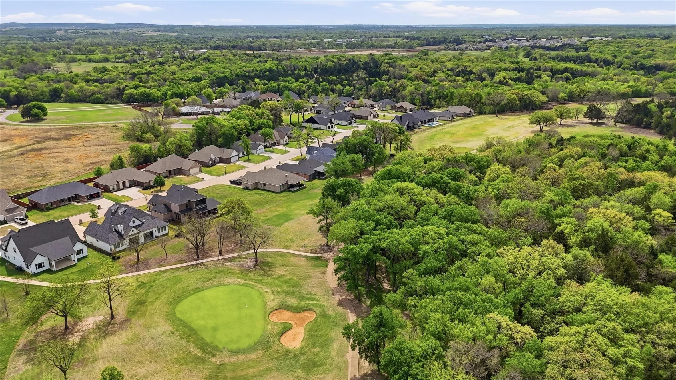Single Family Residence For Sale in Grayson County , 230 Bent Oak Drive, Pottsboro, Texas 75076, 3 Bedroom, 2 Bathroom, 2 Garage spaces, 2,134 Sqft, built in 2018, mls#21375937, Real Estate Agent in Pottsboro, Homes For Sale in Grayson county, Homes For Sale in Pottsboro, Realtor in Pottsboro Texas, Real Estate Brokerage Independent Realty Texas, Luminita Cordes Realtor
