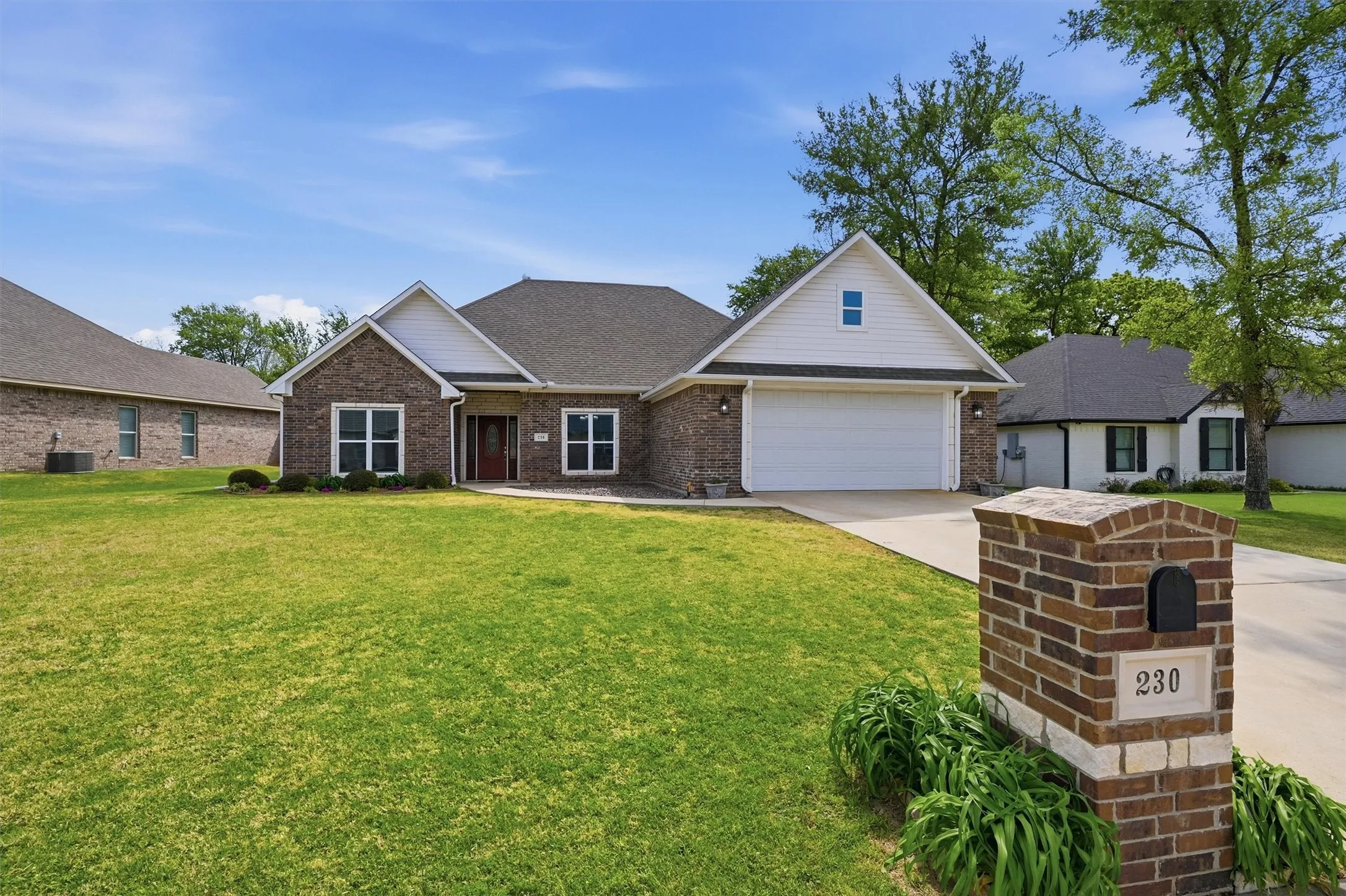 Single Family Residence For Sale in Grayson County , 230 Bent Oak Drive, Pottsboro, Texas 75076, 3 Bedroom, 2 Bathroom, 2 Garage spaces, 2,134 Sqft, built in 2018, mls#21375937, Real Estate Agent in Pottsboro, Homes For Sale in Grayson county, Homes For Sale in Pottsboro, Realtor in Pottsboro Texas, Real Estate Brokerage Independent Realty Texas, Luminita Cordes Realtor