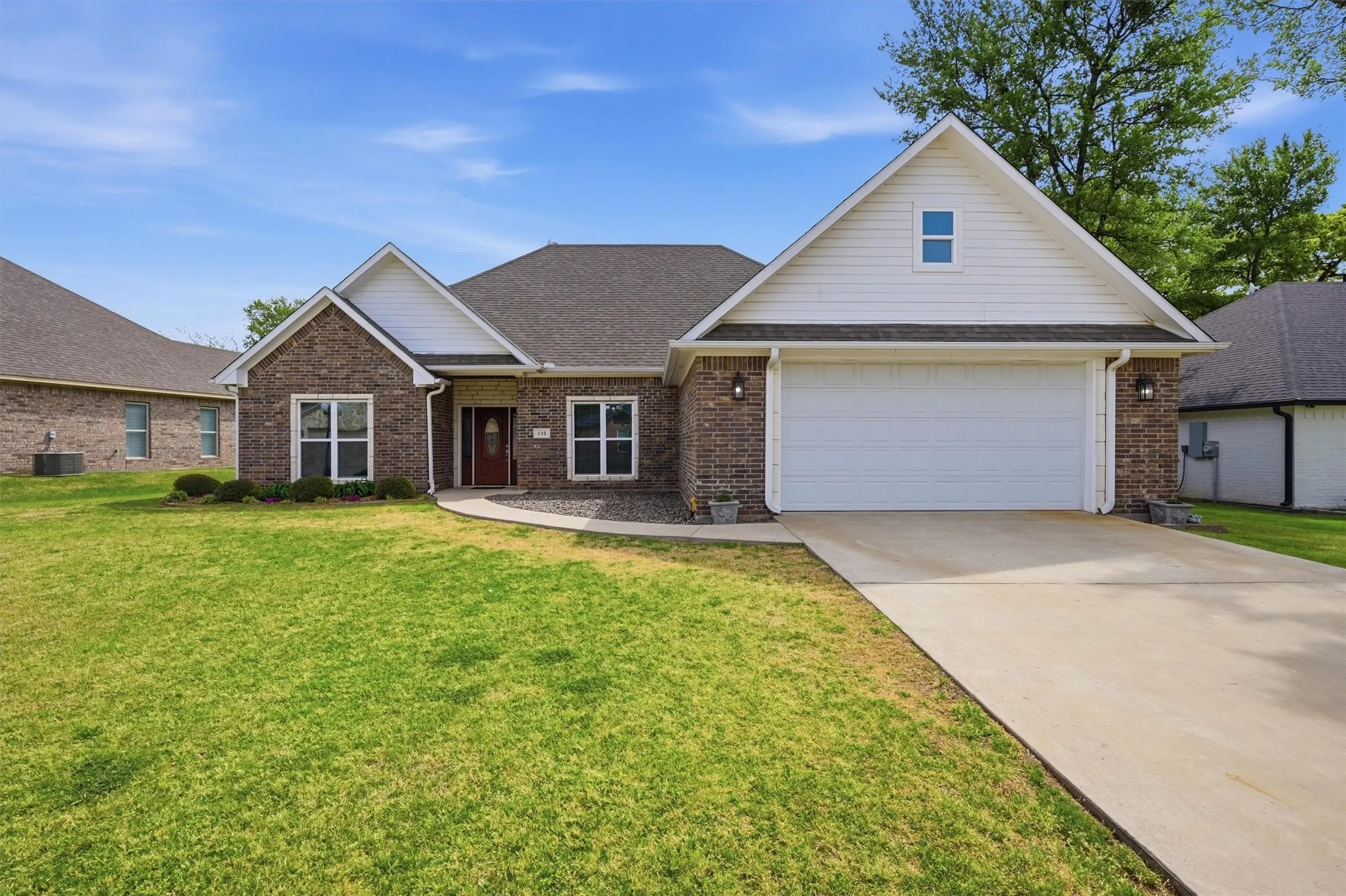 Single Family Residence For Sale in Grayson County , 230 Bent Oak Drive, Pottsboro, Texas 75076, 3 Bedroom, 2 Bathroom, 2 Garage spaces, 2,134 Sqft, built in 2018, mls#21375937, Real Estate Agent in Pottsboro, Homes For Sale in Grayson county, Homes For Sale in Pottsboro, Realtor in Pottsboro Texas, Real Estate Brokerage Independent Realty Texas, Luminita Cordes Realtor