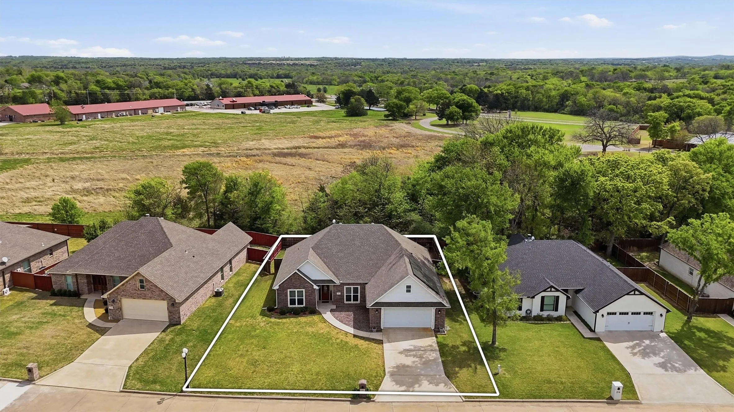 Single Family Residence For Sale in Grayson County , 230 Bent Oak Drive, Pottsboro, Texas 75076, 3 Bedroom, 2 Bathroom, 2 Garage spaces, 2,134 Sqft, built in 2018, mls#21375937, Real Estate Agent in Pottsboro, Homes For Sale in Grayson county, Homes For Sale in Pottsboro, Realtor in Pottsboro Texas, Real Estate Brokerage Independent Realty Texas, Luminita Cordes Realtor