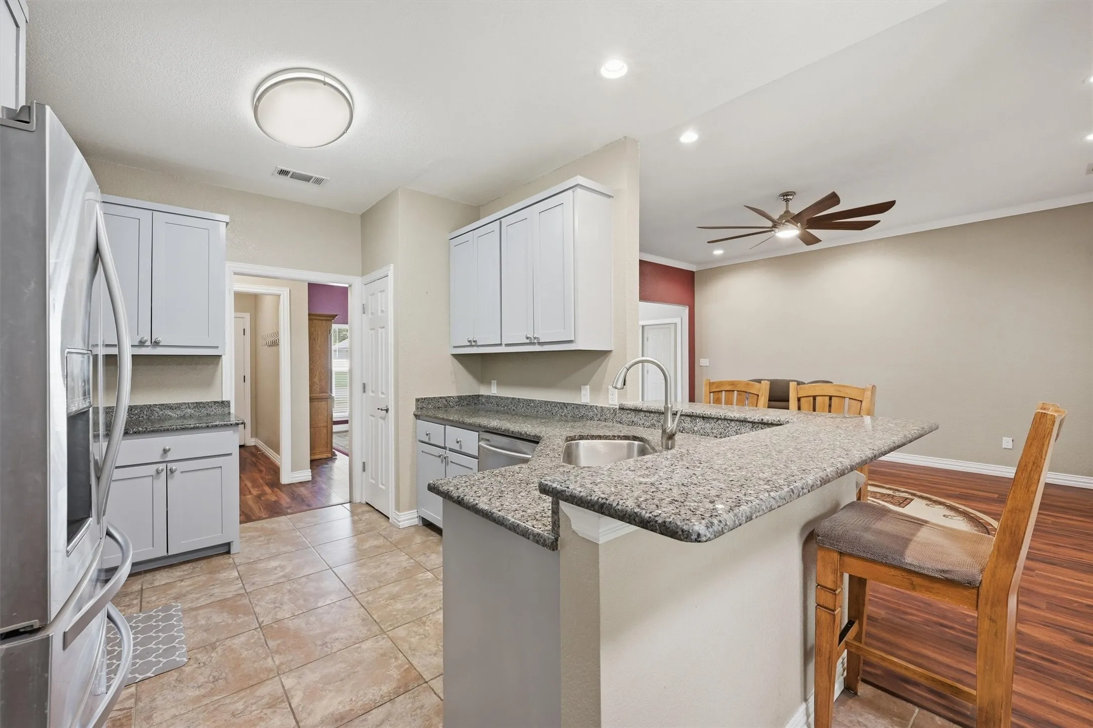 Single Family Residence For Sale in Grayson County , 230 Bent Oak Drive, Pottsboro, Texas 75076, 3 Bedroom, 2 Bathroom, 2 Garage spaces, 2,134 Sqft, built in 2018, mls#21375937, Real Estate Agent in Pottsboro, Homes For Sale in Grayson county, Homes For Sale in Pottsboro, Realtor in Pottsboro Texas, Real Estate Brokerage Independent Realty Texas, Luminita Cordes Realtor
