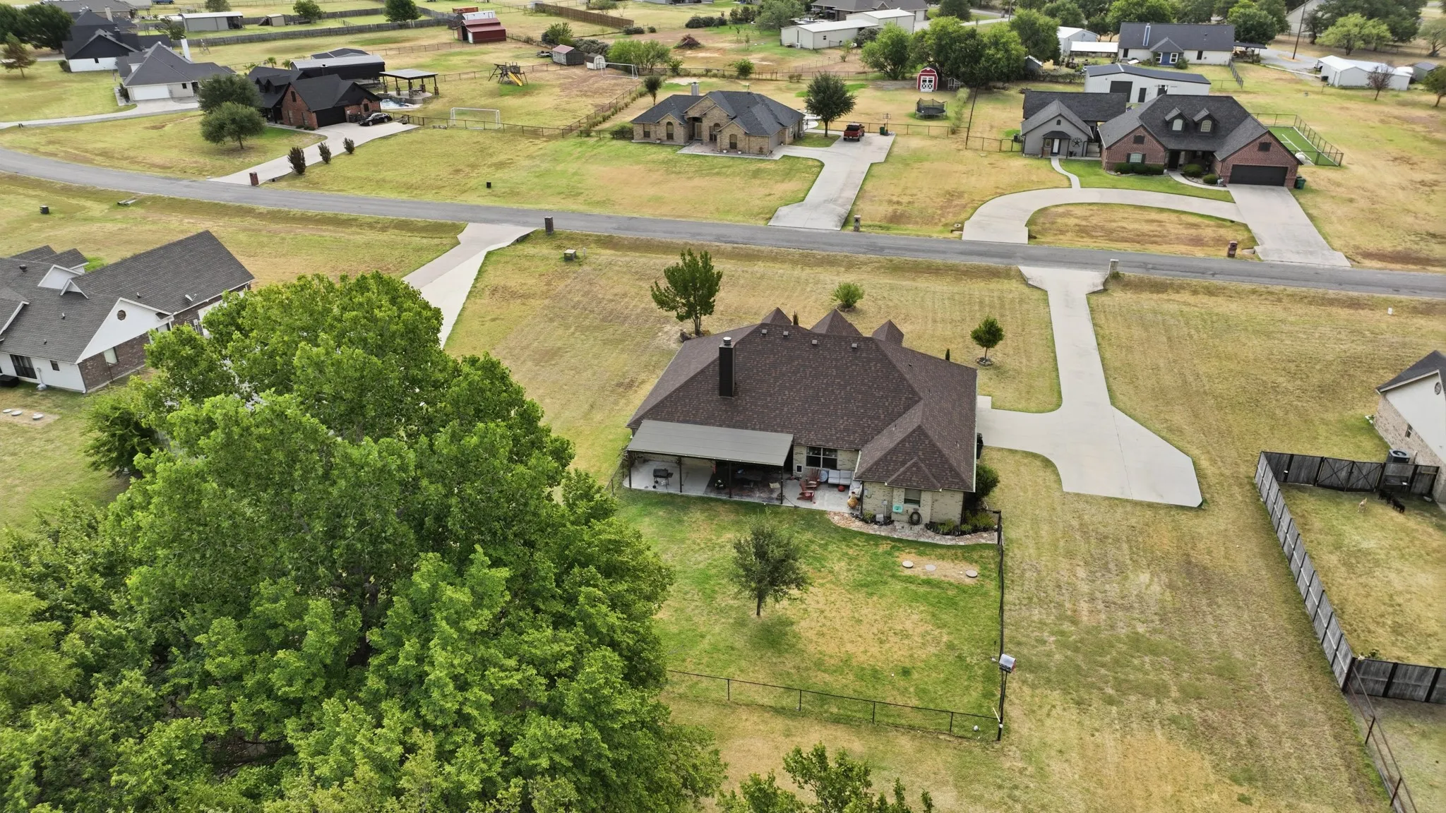 Single Family Residence For Sale in Parker County , 197 Savannah Drive, Weatherford, Texas 76087, 4 Bedroom, 2 Bathroom, 2 Garage spaces, 2,204 Sqft, built in 2009, mls#21368142, Real Estate Agent in Weatherford, Homes For Sale in Parker county, Homes For Sale in Weatherford, Realtor in Weatherford Texas, Real Estate Brokerage Independent Realty Texas, Luminita Cordes Realtor