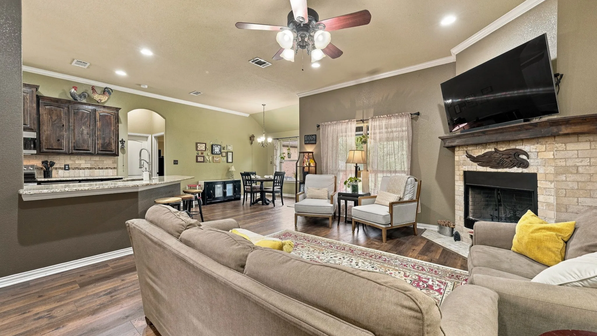 Single Family Residence For Sale in Parker County , 197 Savannah Drive, Weatherford, Texas 76087, 4 Bedroom, 2 Bathroom, 2 Garage spaces, 2,204 Sqft, built in 2009, mls#21368142, Real Estate Agent in Weatherford, Homes For Sale in Parker county, Homes For Sale in Weatherford, Realtor in Weatherford Texas, Real Estate Brokerage Independent Realty Texas, Luminita Cordes Realtor
