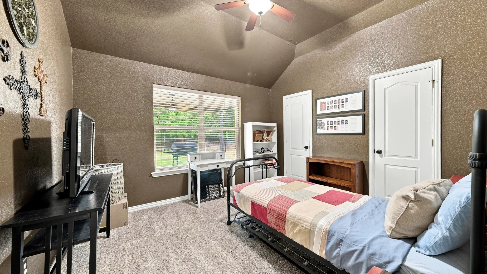 Single Family Residence For Sale in Parker County , 197 Savannah Drive, Weatherford, Texas 76087, 4 Bedroom, 2 Bathroom, 2 Garage spaces, 2,204 Sqft, built in 2009, mls#21368142, Real Estate Agent in Weatherford, Homes For Sale in Parker county, Homes For Sale in Weatherford, Realtor in Weatherford Texas, Real Estate Brokerage Independent Realty Texas, Luminita Cordes Realtor