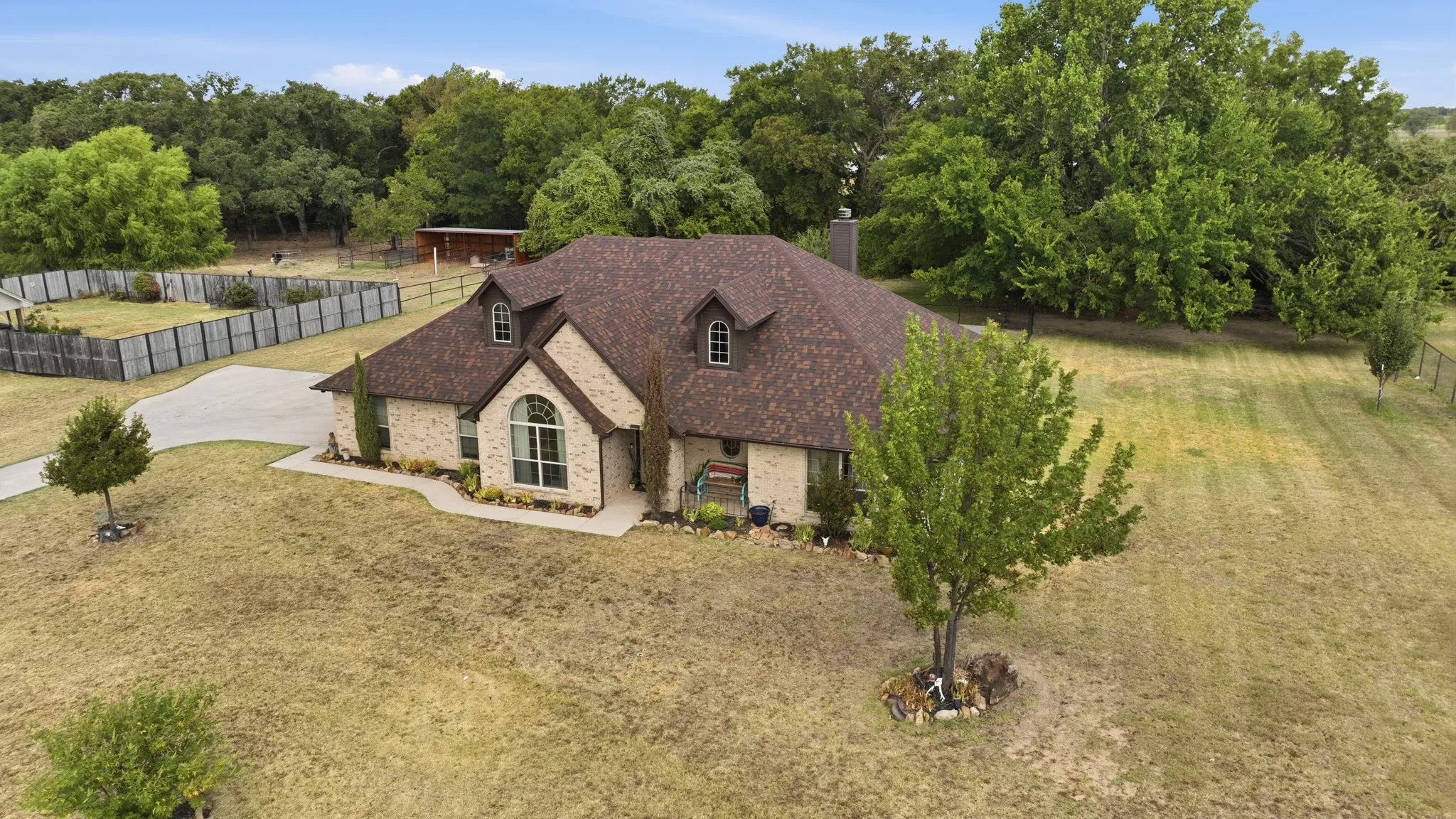 Single Family Residence For Sale in Parker County , 197 Savannah Drive, Weatherford, Texas 76087, 4 Bedroom, 2 Bathroom, 2 Garage spaces, 2,204 Sqft, built in 2009, mls#21368142, Real Estate Agent in Weatherford, Homes For Sale in Parker county, Homes For Sale in Weatherford, Realtor in Weatherford Texas, Real Estate Brokerage Independent Realty Texas, Luminita Cordes Realtor