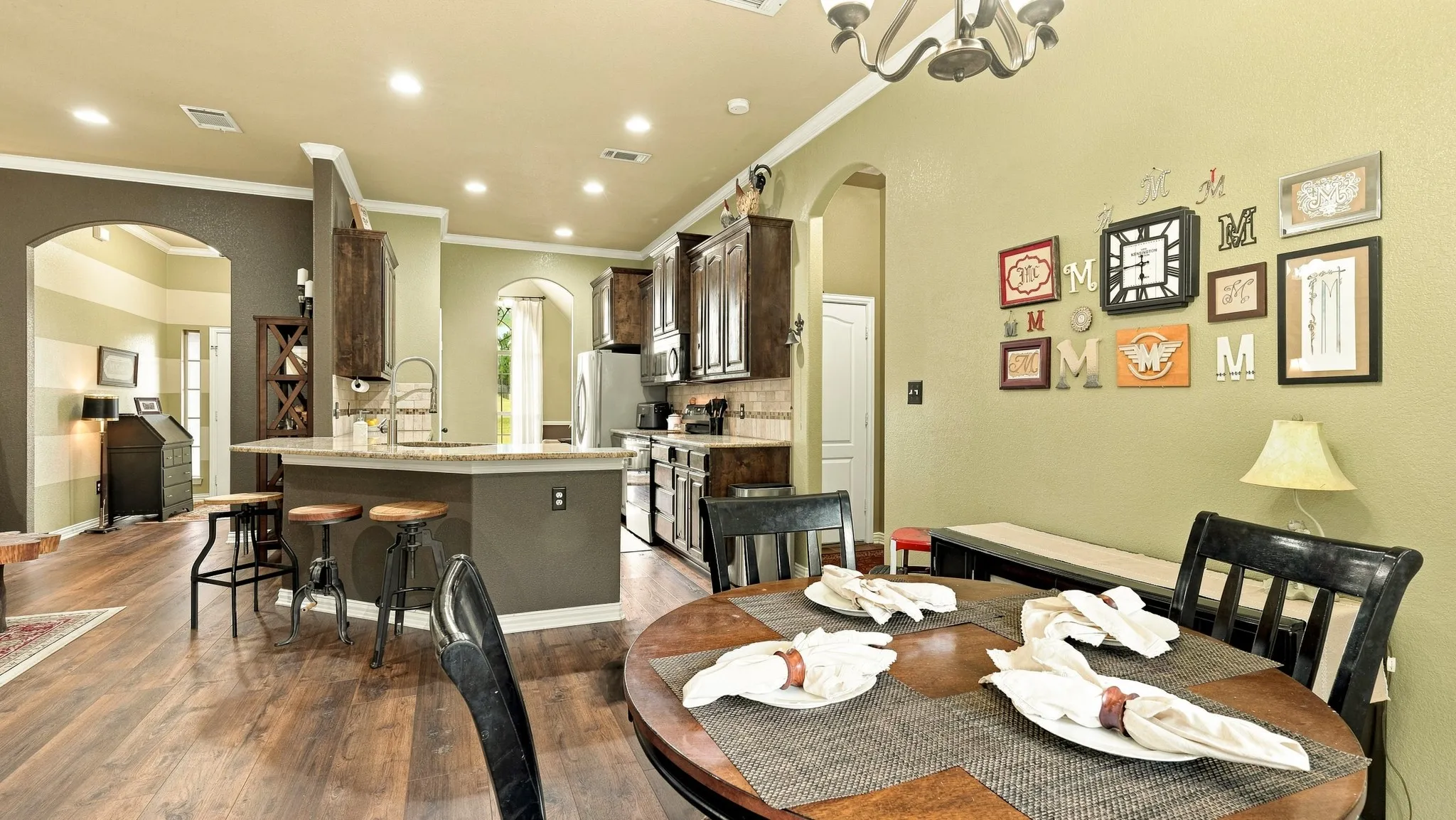 Single Family Residence For Sale in Parker County , 197 Savannah Drive, Weatherford, Texas 76087, 4 Bedroom, 2 Bathroom, 2 Garage spaces, 2,204 Sqft, built in 2009, mls#21368142, Real Estate Agent in Weatherford, Homes For Sale in Parker county, Homes For Sale in Weatherford, Realtor in Weatherford Texas, Real Estate Brokerage Independent Realty Texas, Luminita Cordes Realtor