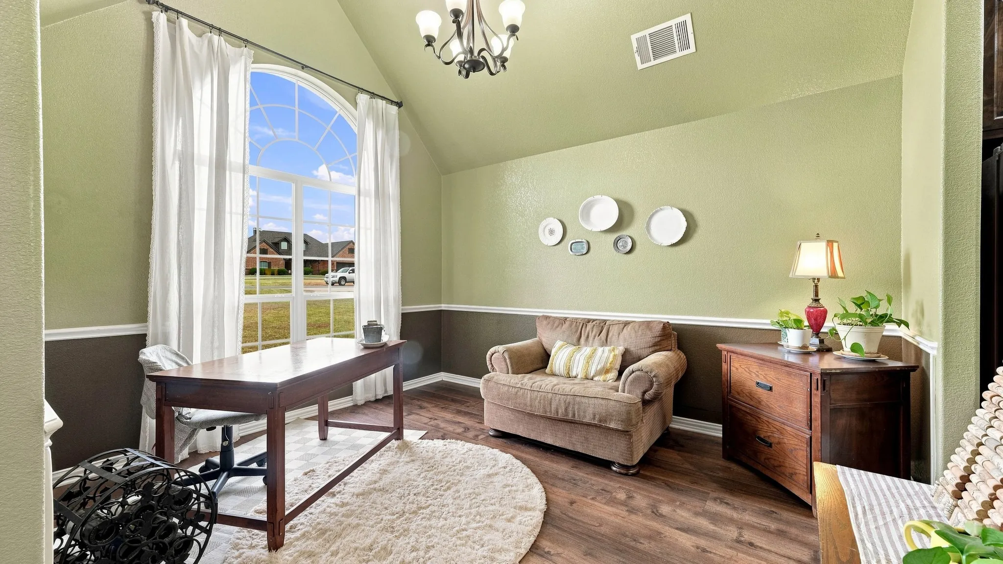 Single Family Residence For Sale in Parker County , 197 Savannah Drive, Weatherford, Texas 76087, 4 Bedroom, 2 Bathroom, 2 Garage spaces, 2,204 Sqft, built in 2009, mls#21368142, Real Estate Agent in Weatherford, Homes For Sale in Parker county, Homes For Sale in Weatherford, Realtor in Weatherford Texas, Real Estate Brokerage Independent Realty Texas, Luminita Cordes Realtor