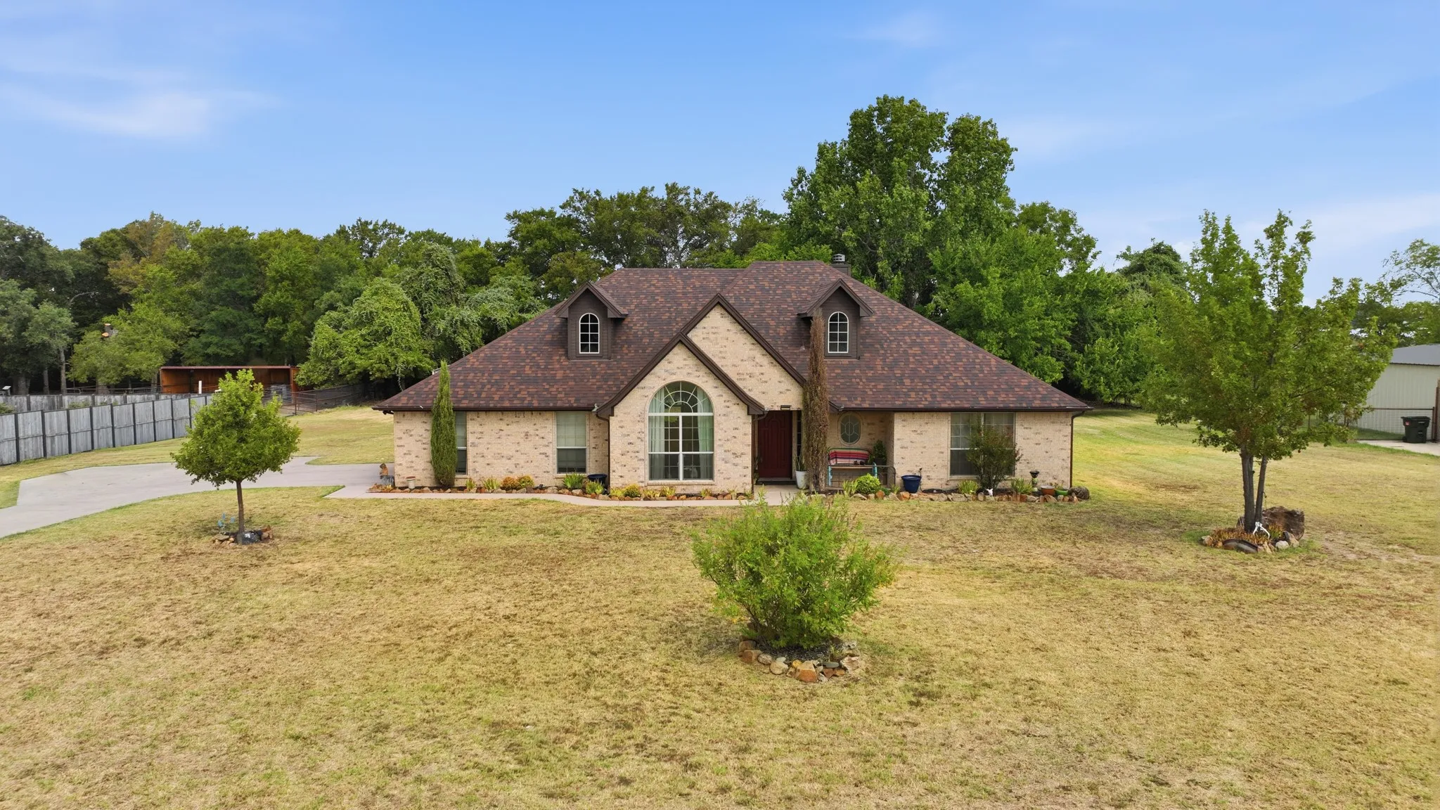 Single Family Residence For Sale in Parker County , 197 Savannah Drive, Weatherford, Texas 76087, 4 Bedroom, 2 Bathroom, 2 Garage spaces, 2,204 Sqft, built in 2009, mls#21368142, Real Estate Agent in Weatherford, Homes For Sale in Parker county, Homes For Sale in Weatherford, Realtor in Weatherford Texas, Real Estate Brokerage Independent Realty Texas, Luminita Cordes Realtor