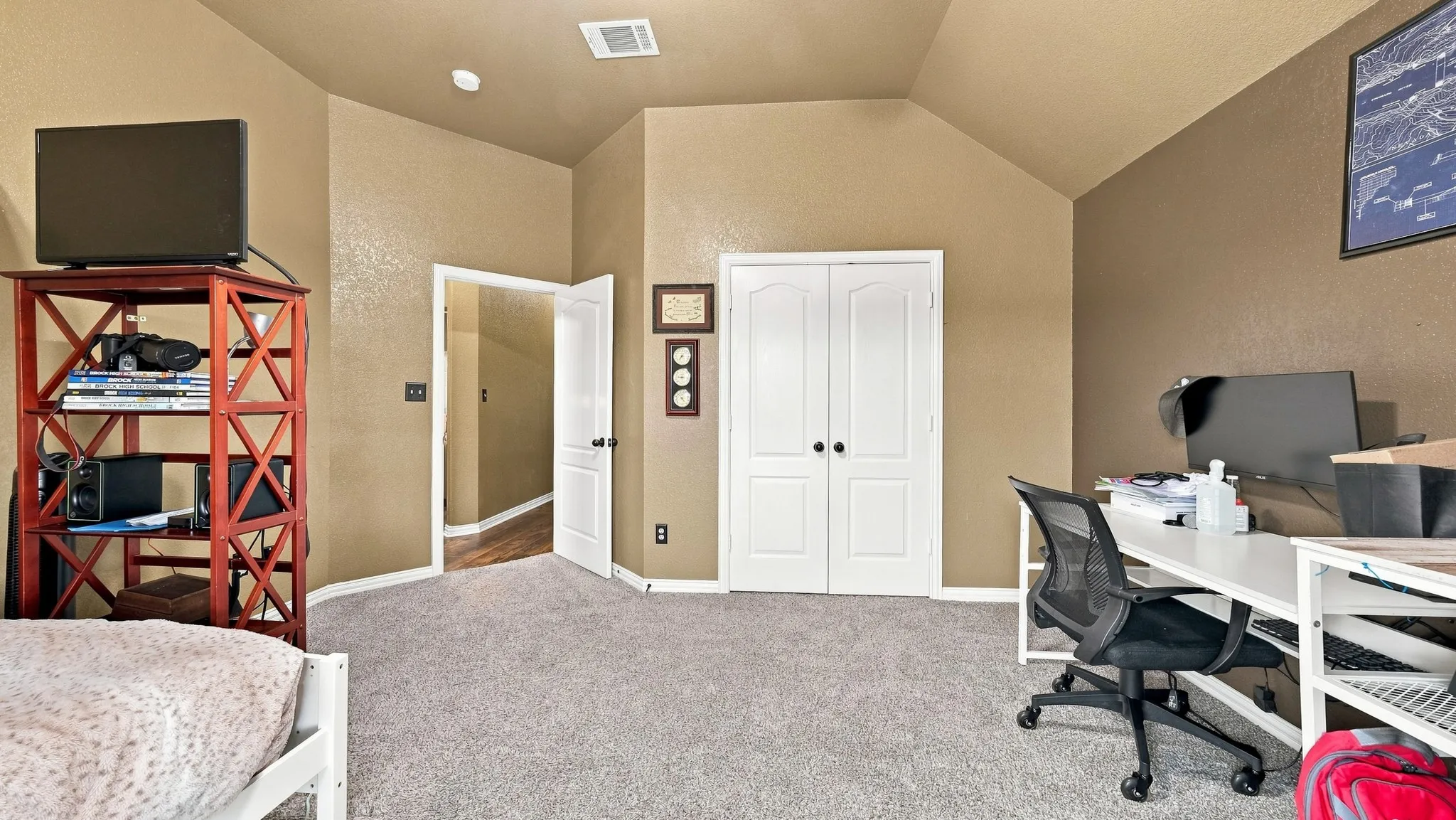 Single Family Residence For Sale in Parker County , 197 Savannah Drive, Weatherford, Texas 76087, 4 Bedroom, 2 Bathroom, 2 Garage spaces, 2,204 Sqft, built in 2009, mls#21368142, Real Estate Agent in Weatherford, Homes For Sale in Parker county, Homes For Sale in Weatherford, Realtor in Weatherford Texas, Real Estate Brokerage Independent Realty Texas, Luminita Cordes Realtor